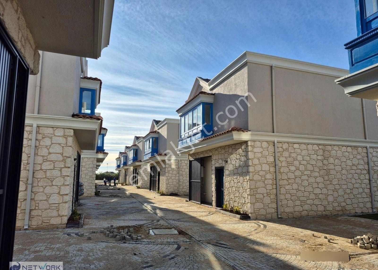 Kuşadasında Satılık Merkeze Yakın Havuzlu Bahçeli 4+1 Akdeniz Villa - Görsel 23