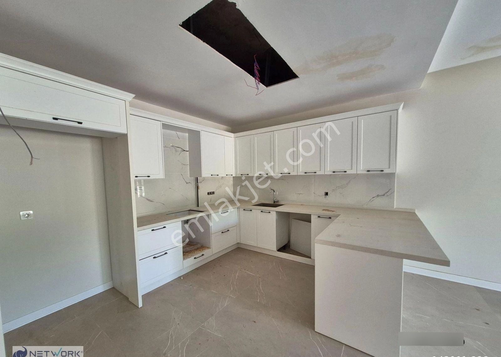 Kuşadasında Satılık Merkeze Yakın Havuzlu Bahçeli 4+1 Akdeniz Villa - Görsel 29