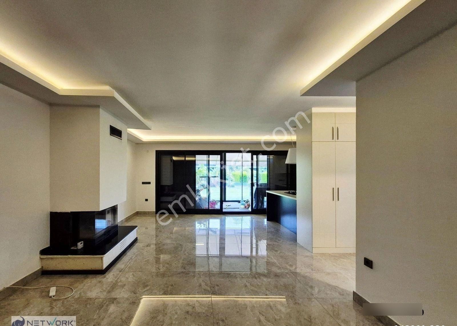 Kuşadası Avm Bölgesinde Satılık 4+1 Geniş Bahçeli Villa - Görsel 18