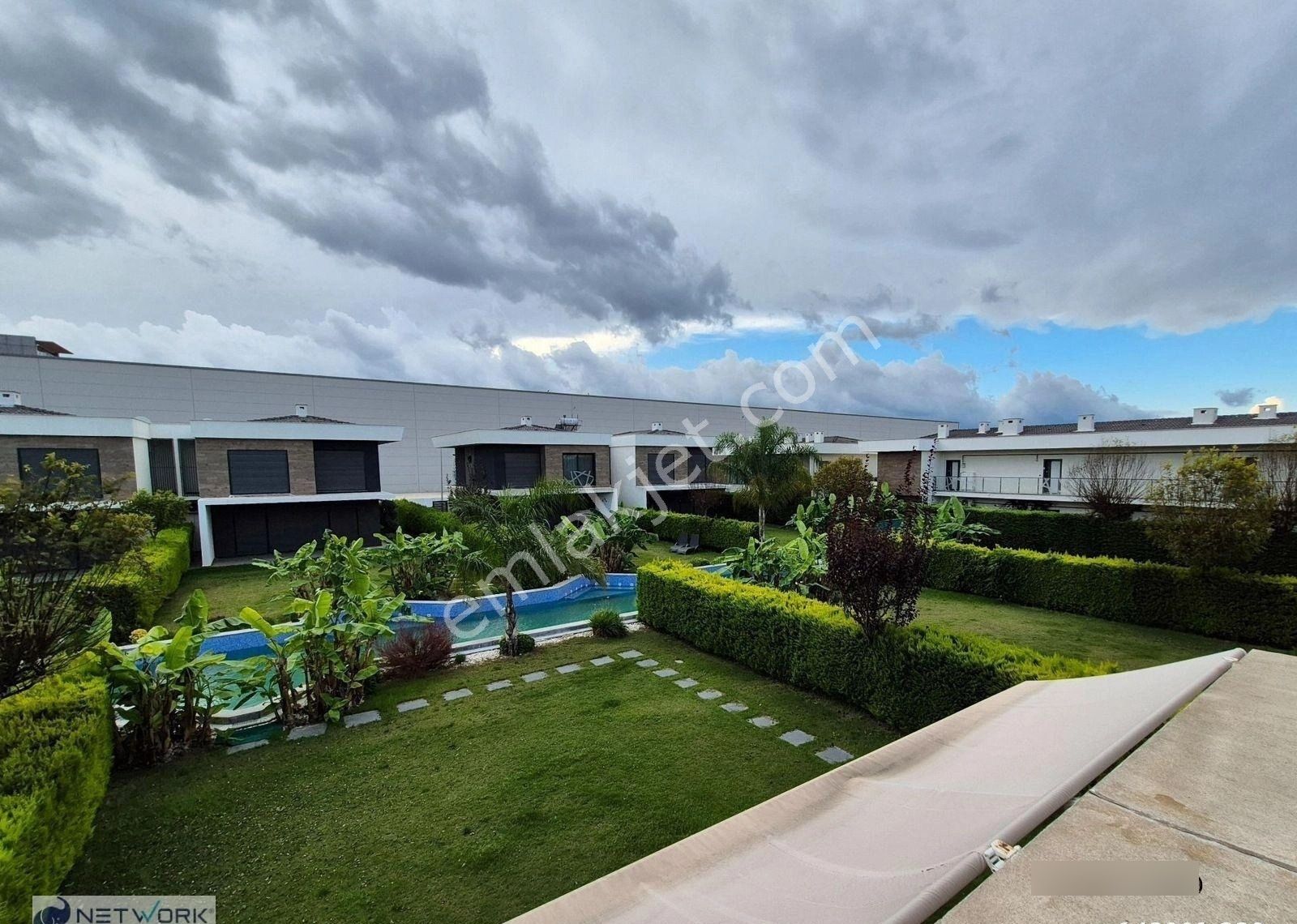 Kuşadası Avm Bölgesinde Satılık 4+1 Geniş Bahçeli Villa - Görsel 21