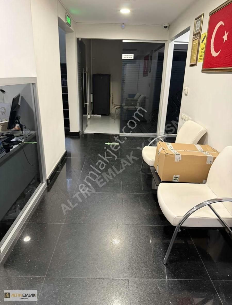 Halkalı'da Basın Ekspres'e Yakın, 6 Katlı Plaza Kiralık - Görsel 2