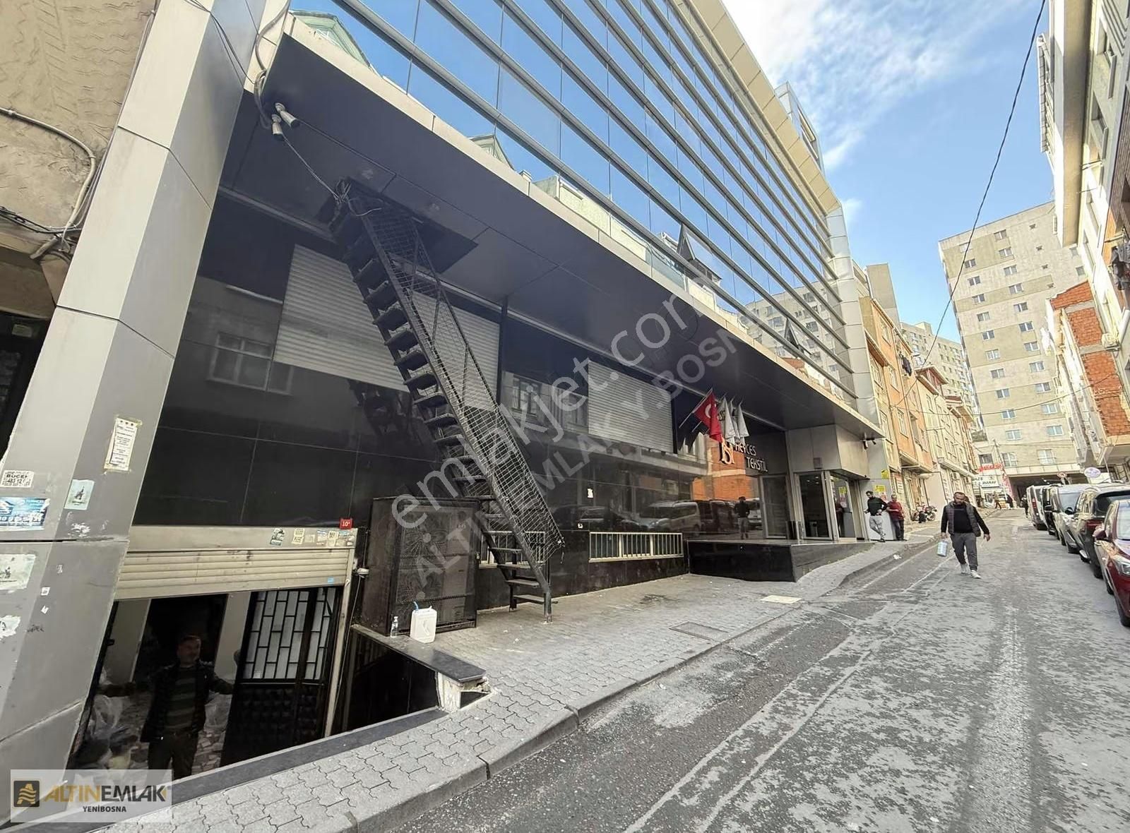 Halkalı'da Basın Ekspres'e Yakın, 6 Katlı Plaza Kiralık - Görsel 6