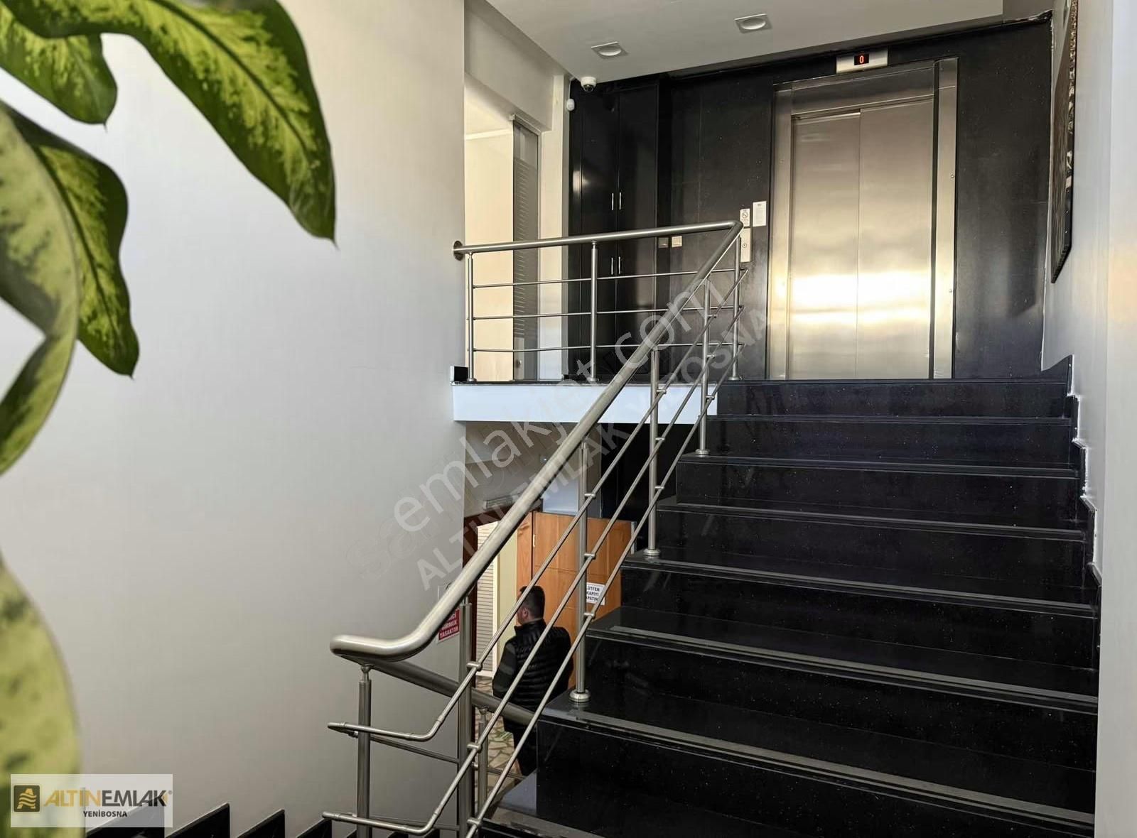 Halkalı'da Basın Ekspres'e Yakın, 6 Katlı Plaza Kiralık - Görsel 18