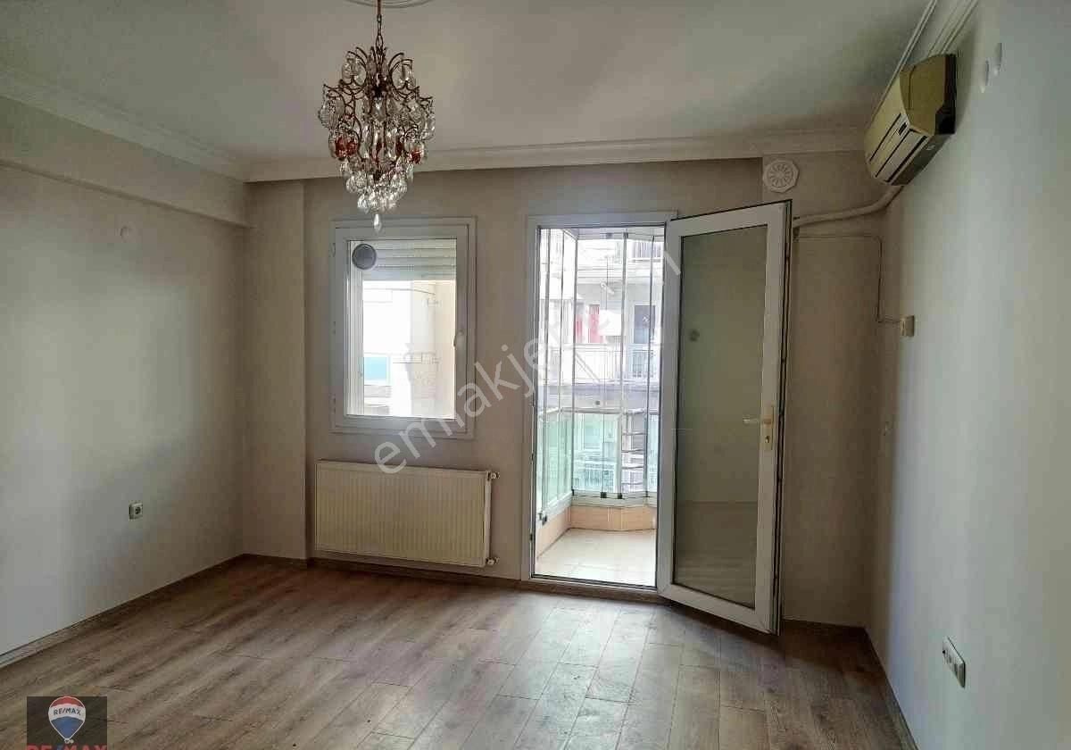 Karşıyaka Yalı Mahallesi'nde Prestijli Lokasyon'da Kiralık 2+1 Daire - Görsel 4