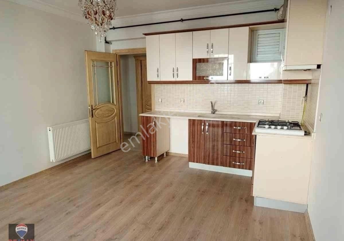Karşıyaka Yalı Mahallesi'nde Prestijli Lokasyon'da Kiralık 2+1 Daire - Görsel 12