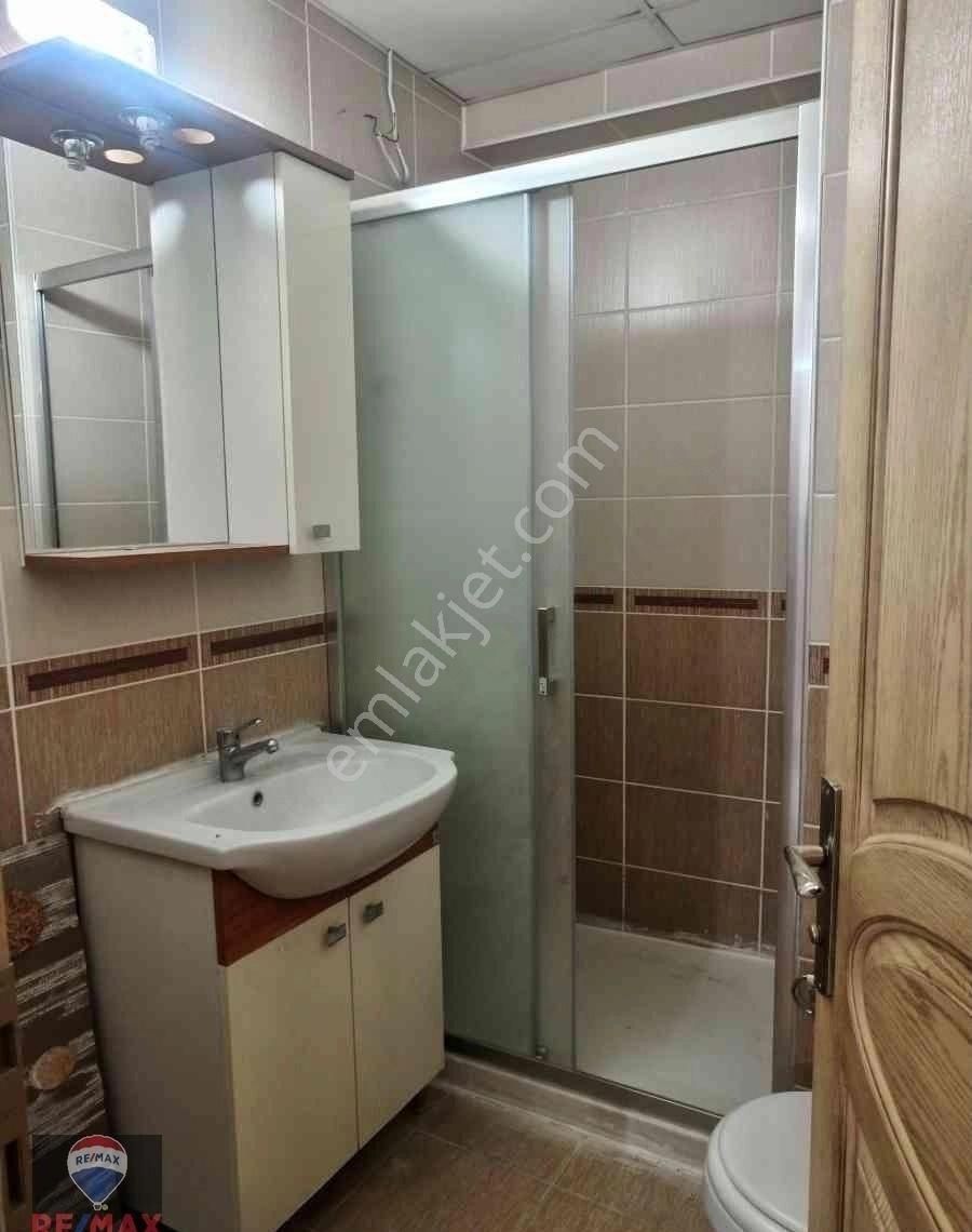 Karşıyaka Yalı Mahallesi'nde Prestijli Lokasyon'da Kiralık 2+1 Daire - Görsel 5