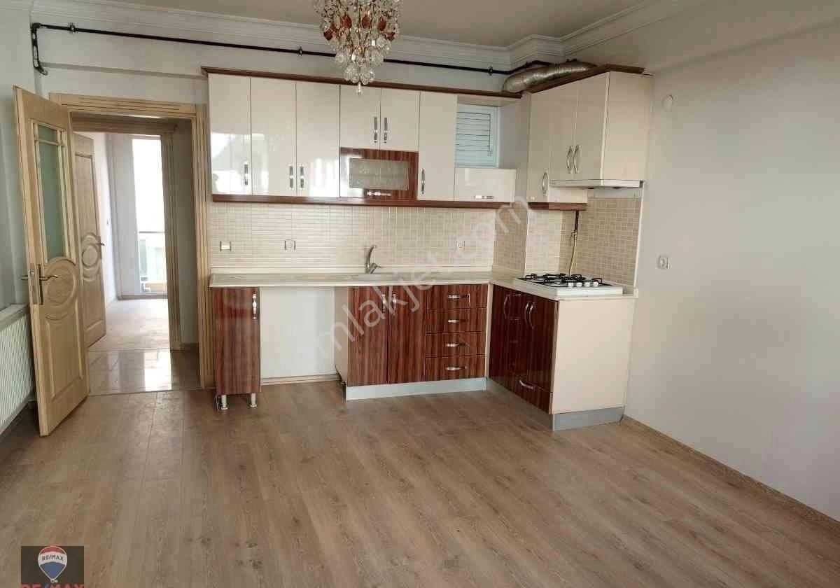 Karşıyaka Yalı Mahallesi'nde Prestijli Lokasyon'da Kiralık 2+1 Daire - Görsel 24