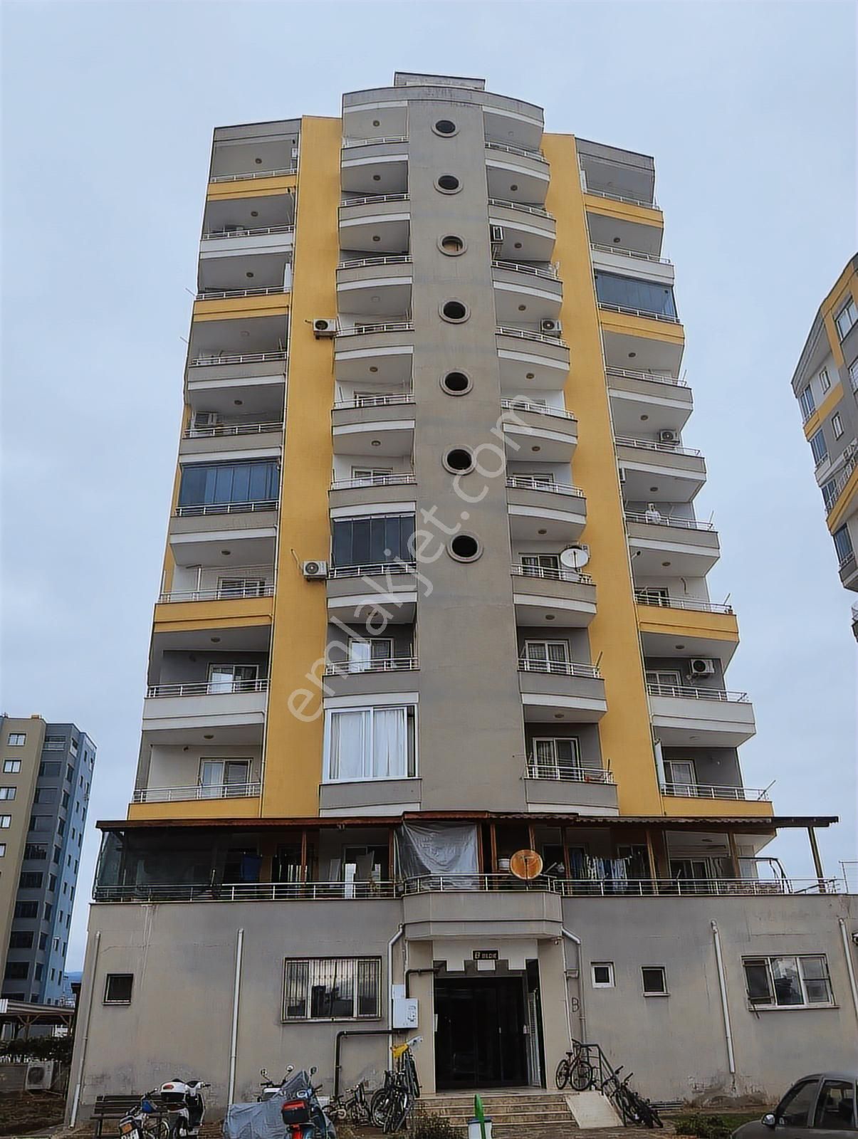 Alata Mahallesinde Satılık 3+1 Daire