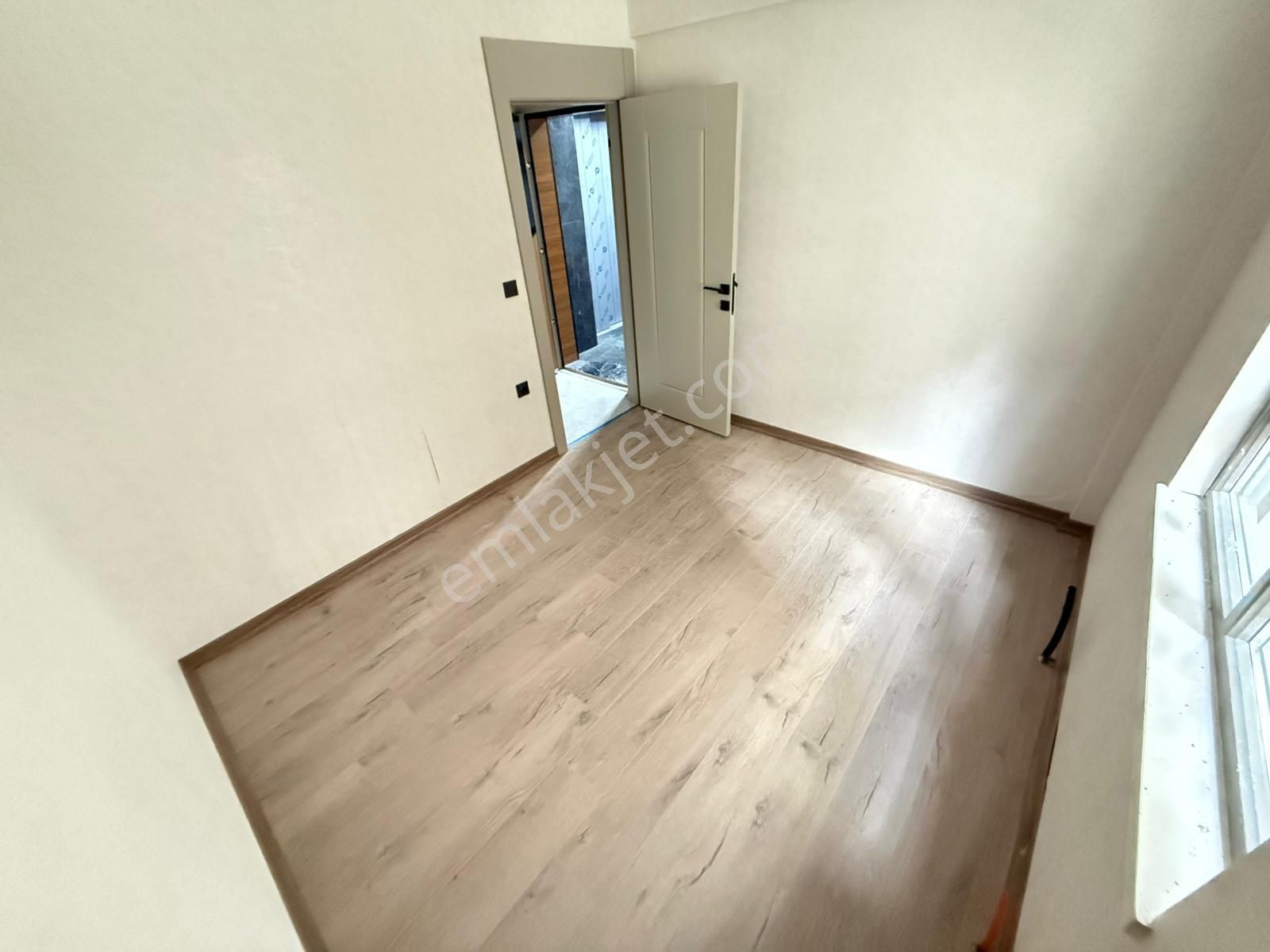 Kariyer'den Yayla'da Kaçmaz Fırsat Dairesi 1+1 Ana Caddede Sıfır İskanlı - Görsel 34