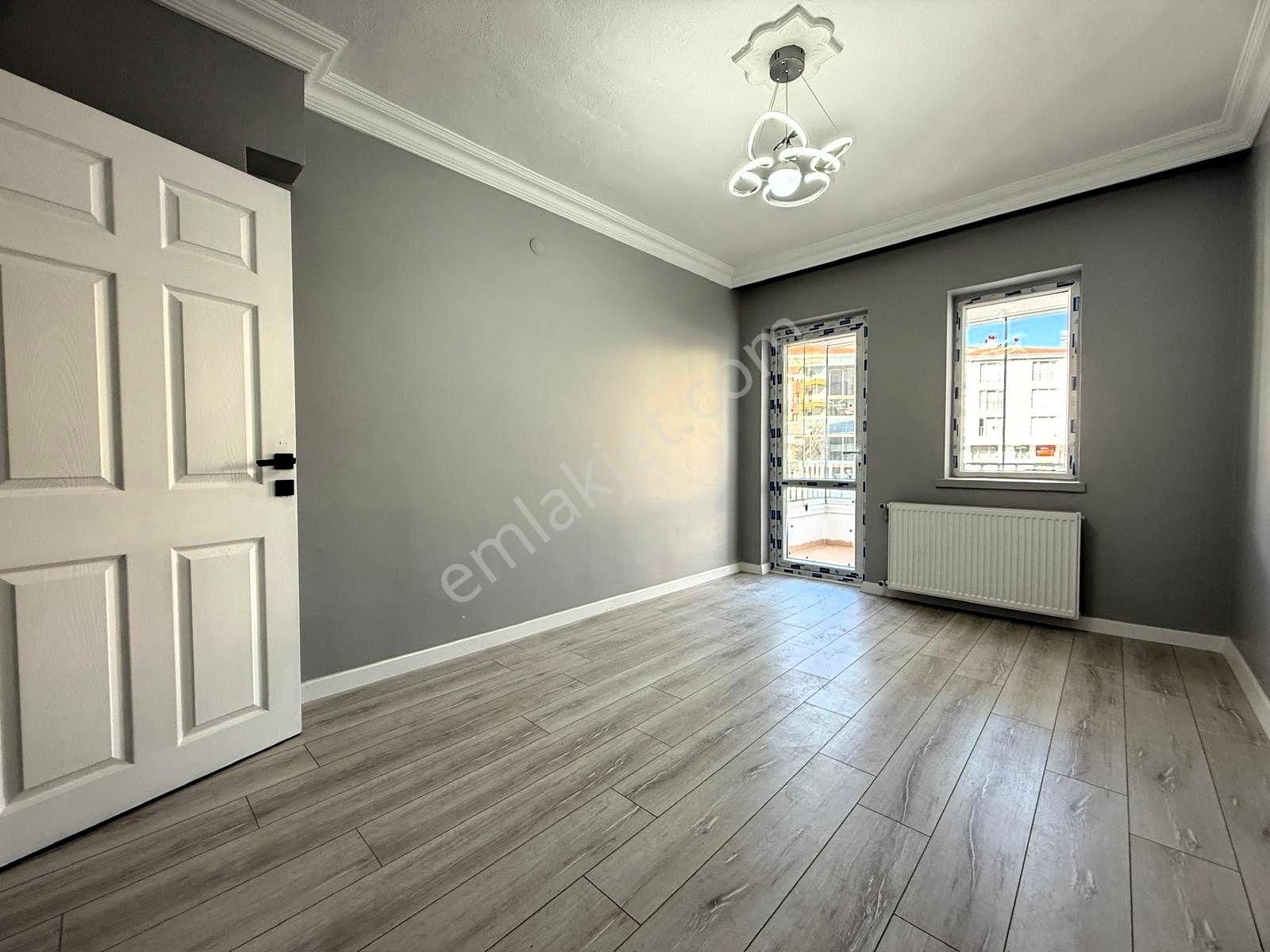 Kariyerden Ayvalı'da Asansölülüxyapılı Ara Katta 3+1 Daire - Görsel 21