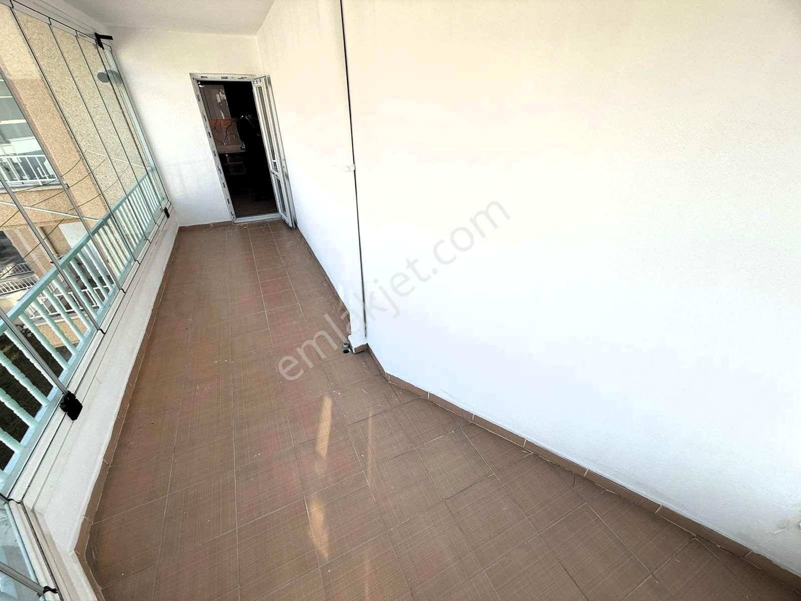 Kariyerden Ayvalı'da Asansölülüxyapılı Ara Katta 3+1 Daire - Görsel 13