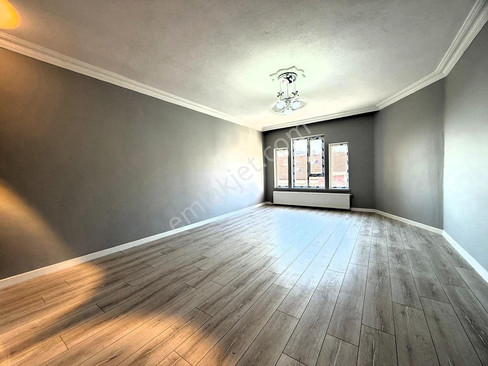 Kariyerden Ayvalı'da Asansölülüxyapılı Ara Katta 3+1 Daire - Görsel 8