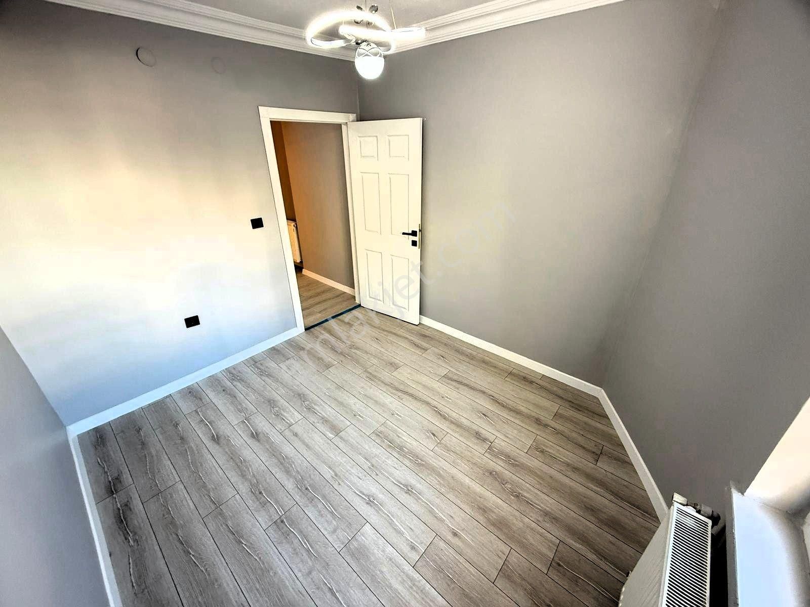 Kariyerden Ayvalı'da Asansölülüxyapılı Ara Katta 3+1 Daire - Görsel 25