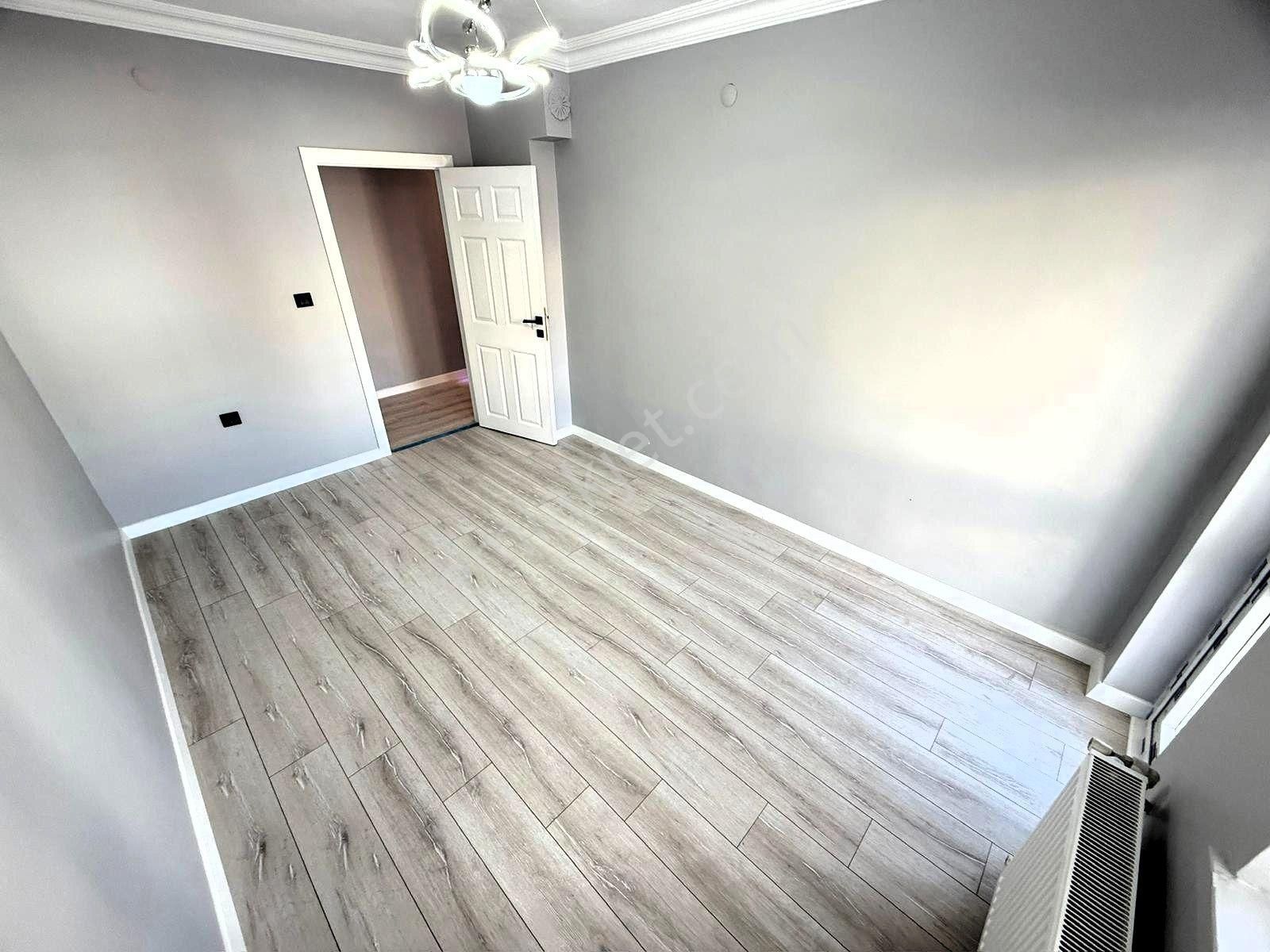 Kariyerden Ayvalı'da Asansölülüxyapılı Ara Katta 3+1 Daire - Görsel 22