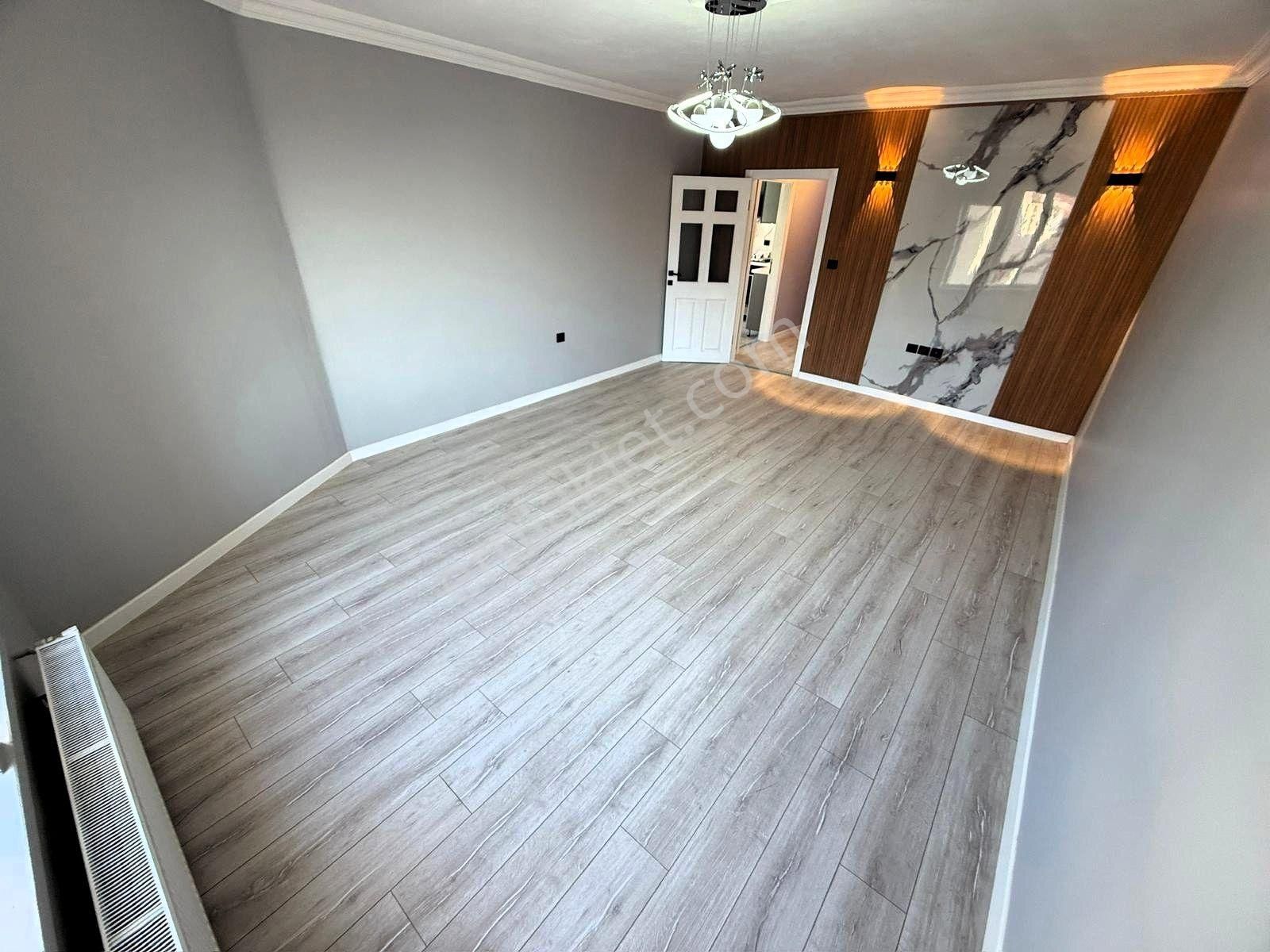 Kariyerden Ayvalı'da Asansölülüxyapılı Ara Katta 3+1 Daire - Görsel 7