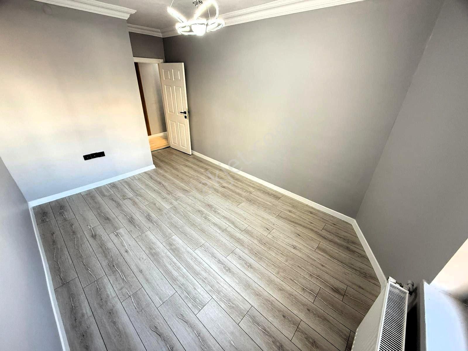 Kariyerden Ayvalı'da Asansölülüxyapılı Ara Katta 3+1 Daire - Görsel 27