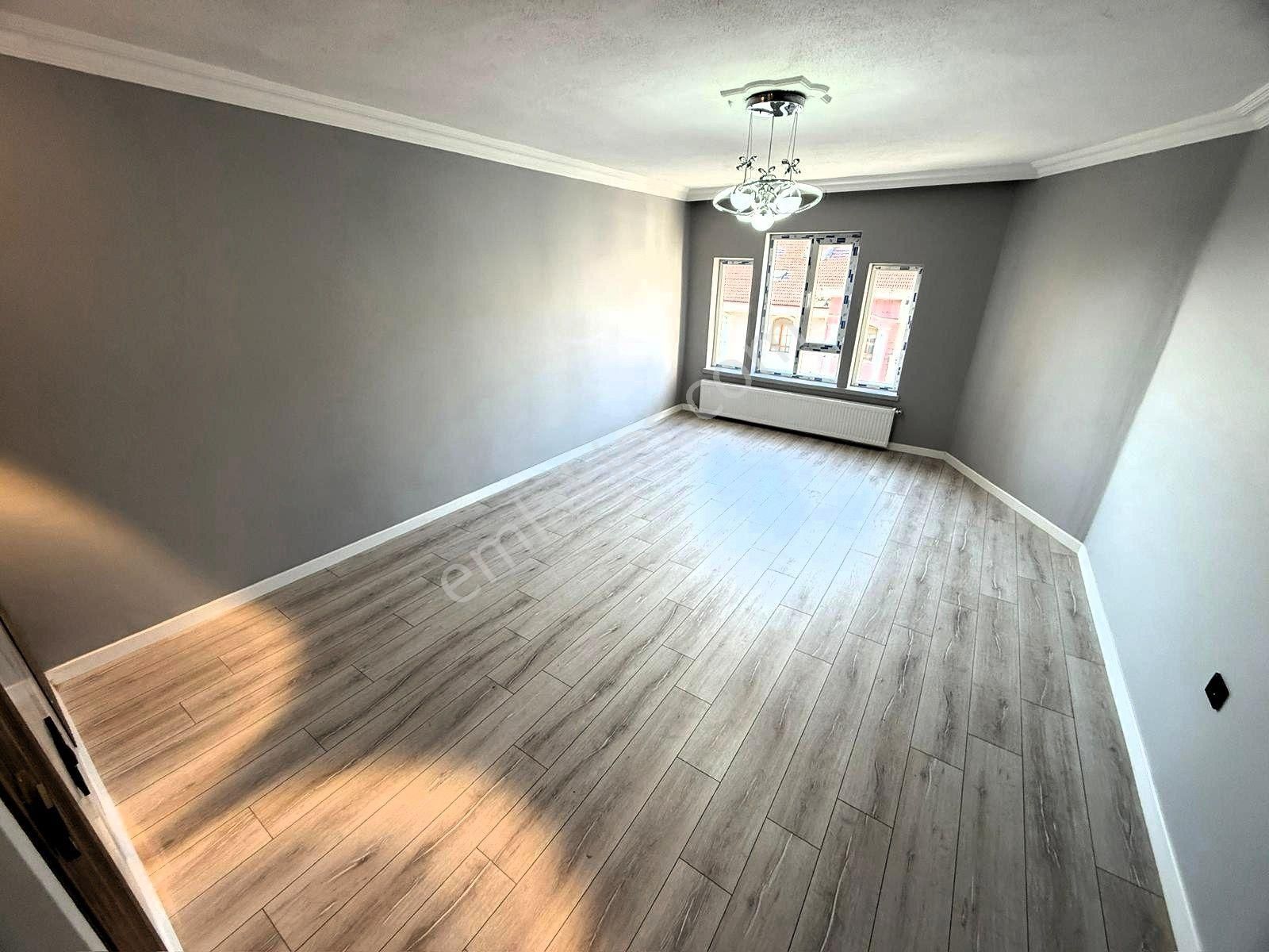 Kariyerden Ayvalı'da Asansölülüxyapılı Ara Katta 3+1 Daire - Görsel 6