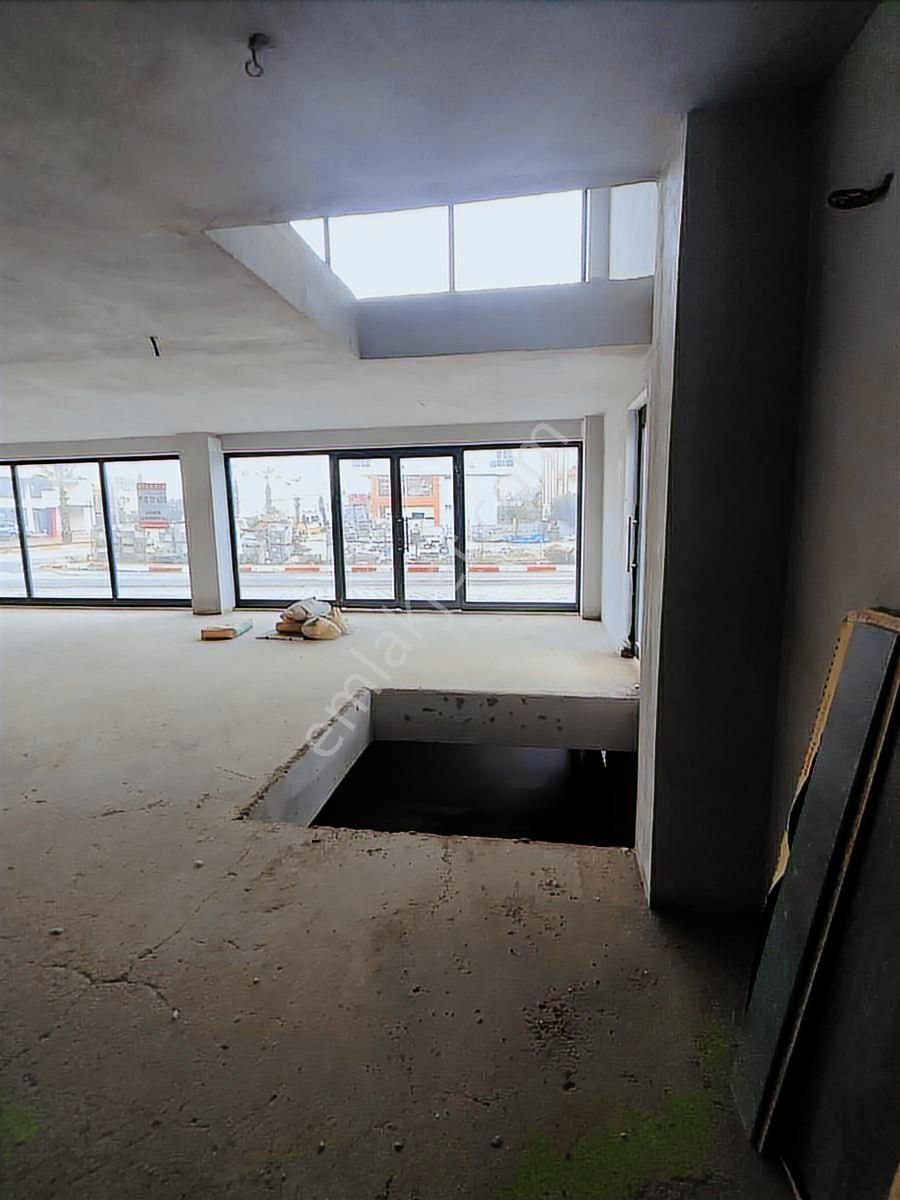 Kepez Şelale Mahallesinde Cadde Üzeri 3 Katlı Kiralık Dükkan - Görsel 2