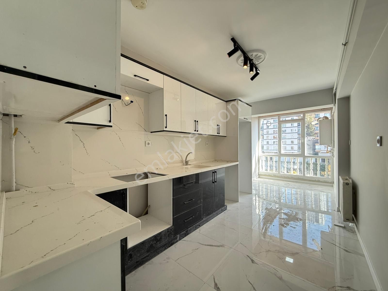 Kariyer'den Park Manzaralı Ultra Lüks Asansörlü 140m2 3+1 Daire - Görsel 4