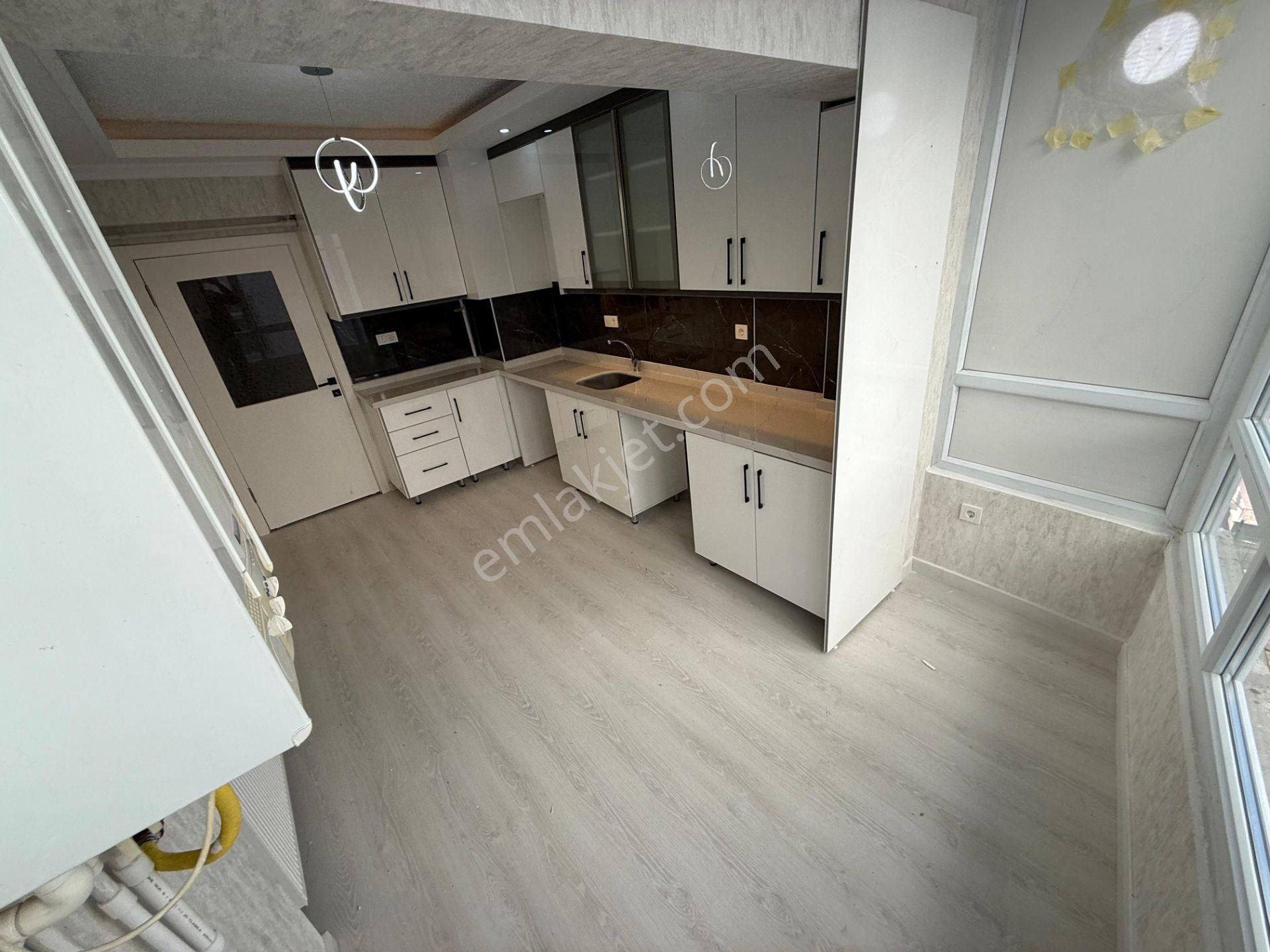 İncirli'de Merkezi Konum Ara Katta Lüx Yapılı Manzaralı 3+1 Daire - Görsel 27