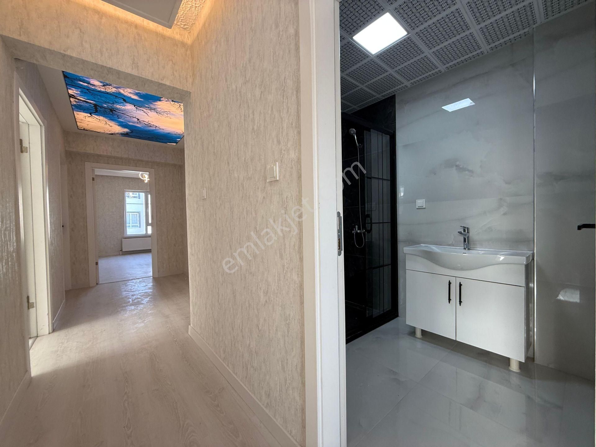 İncirli'de Merkezi Konum Ara Katta Lüx Yapılı Manzaralı 3+1 Daire - Görsel 11