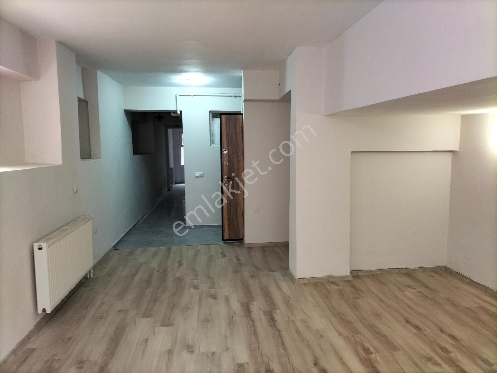 Küçükyalı Kiralık Bahçeli,tadilatlı Bakımlı 3+1 Daire