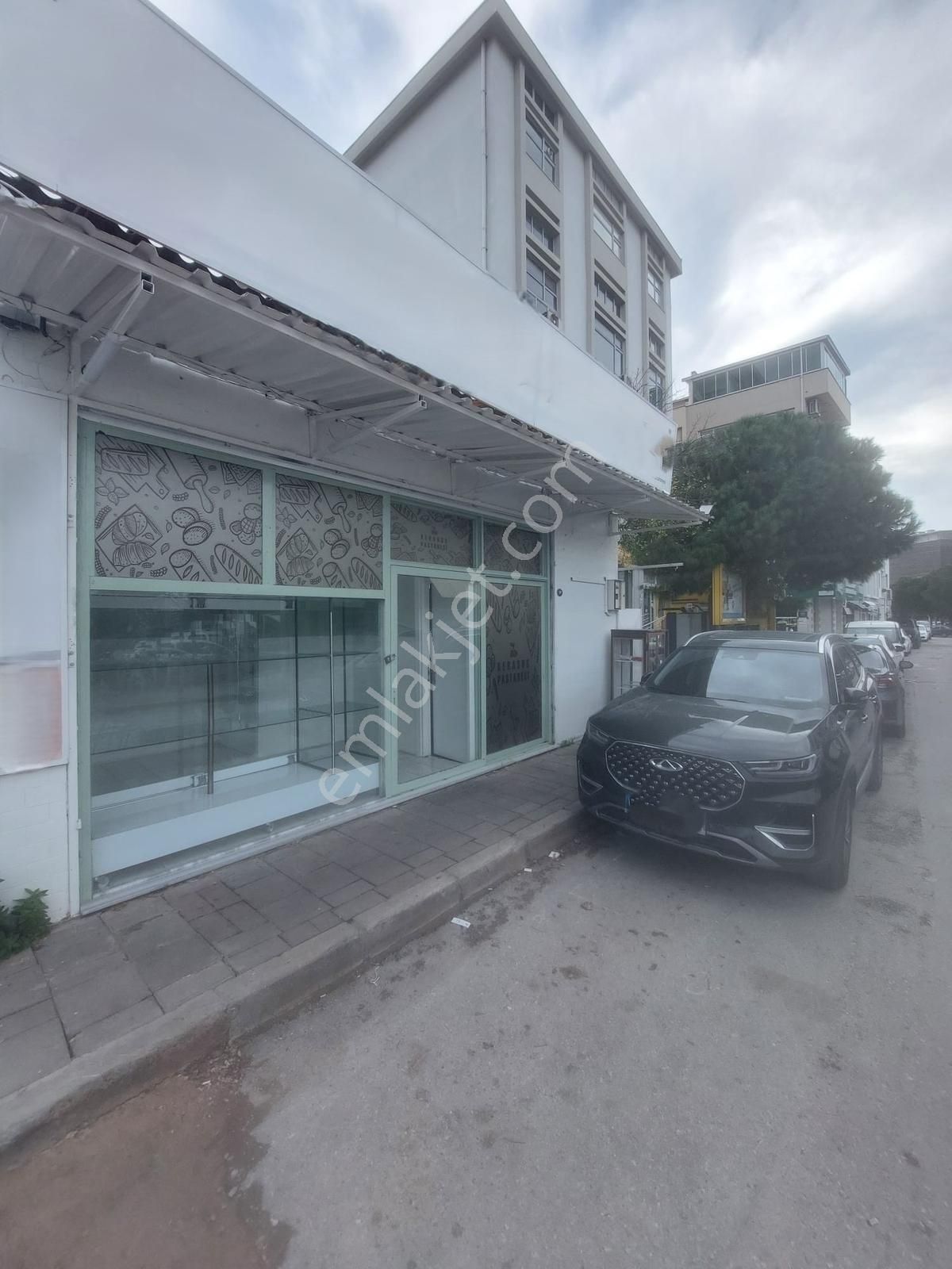 Çiğli Eski Havaalanı Caddesi Üzerinde Kiralık Dükkan - Görsel 11