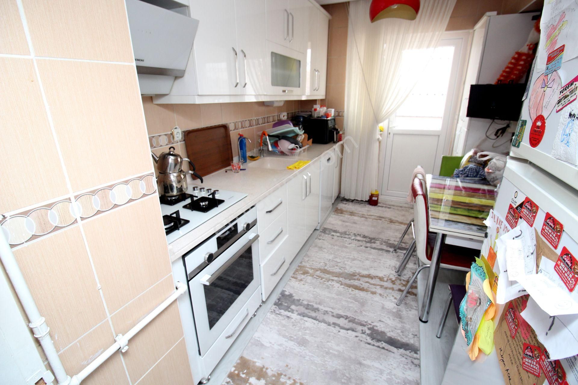 Emre Emlak'tan Topçu'da Arakat Manzaralı Masrafsız 3+1 Satılık Daire