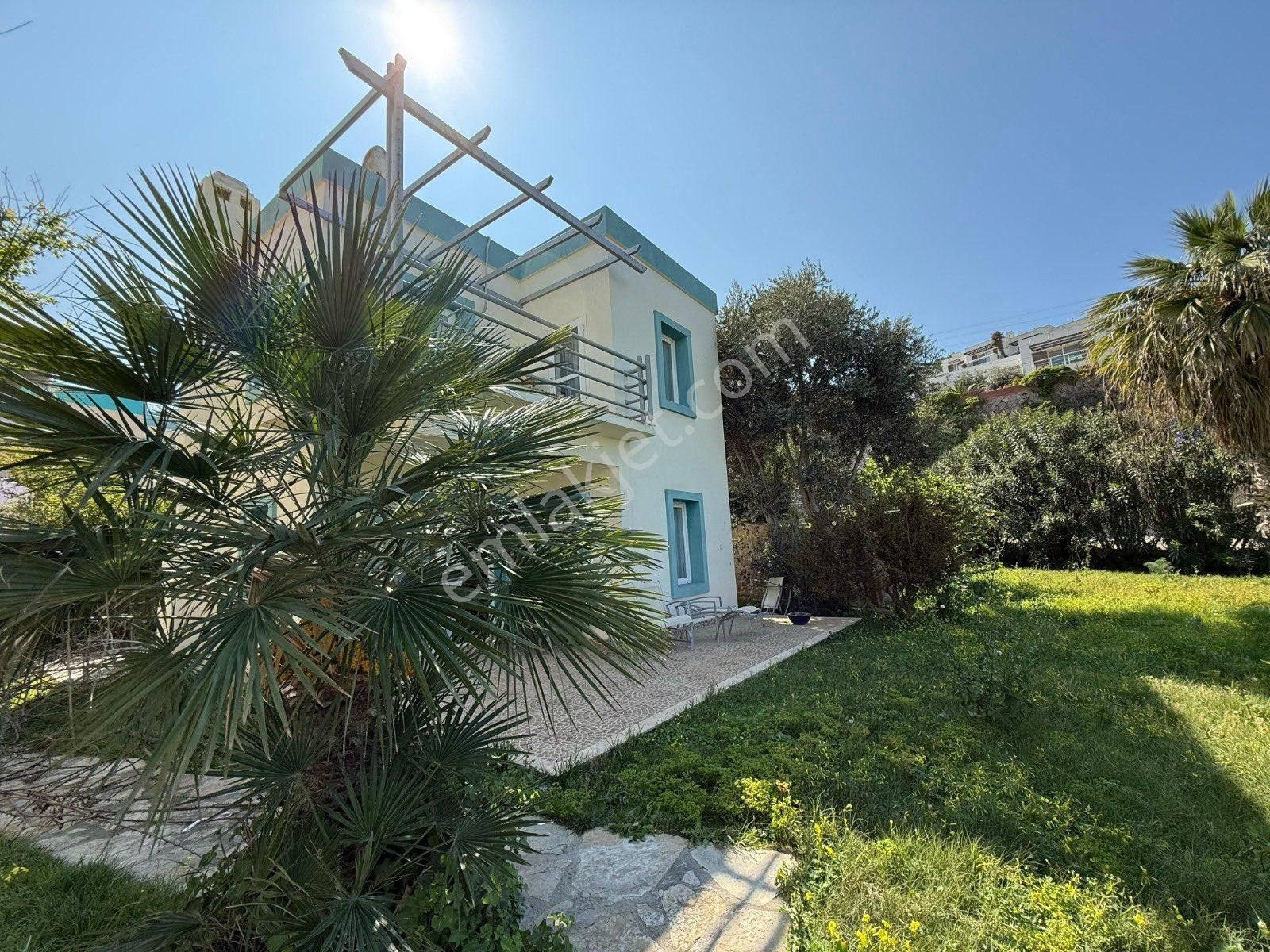 Bodrumda Satılık Müstakil Villa Denize Yakın Manzaralı Ev Eşyalı