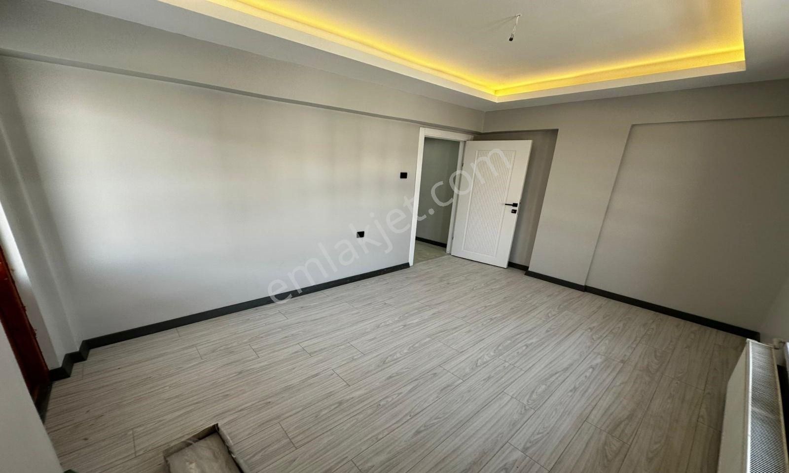 Osmangazi Caddesi Yakını Katta Ön Cephe Yapılı 3+1 - Görsel 16