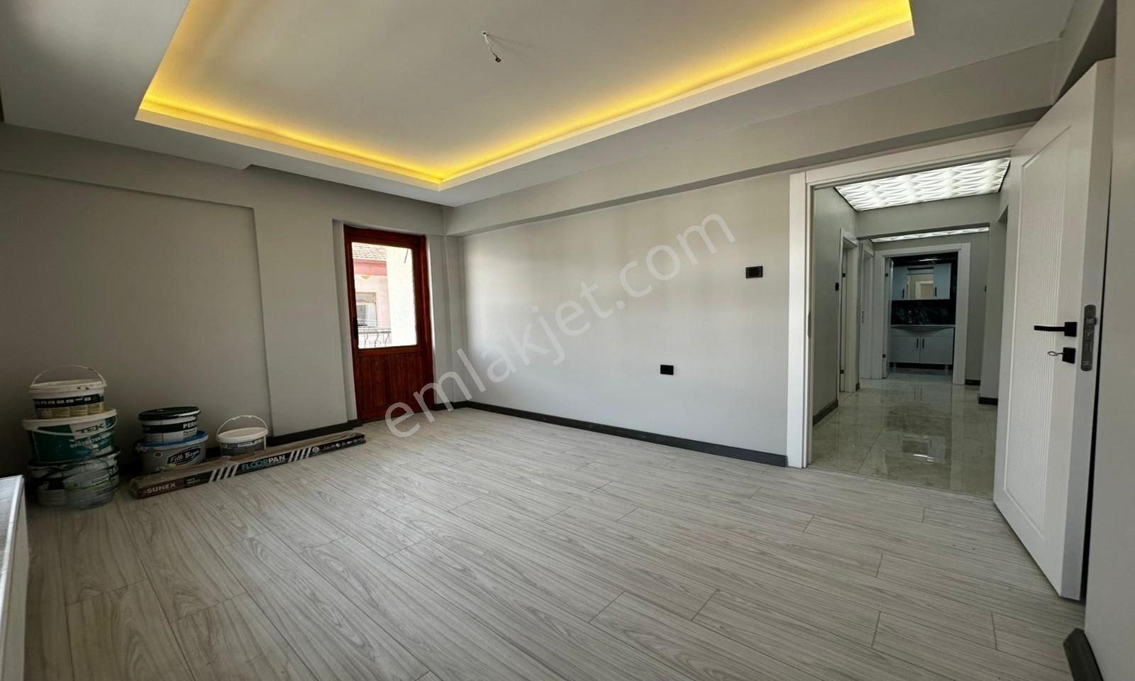 Osmangazi Caddesi Yakını Katta Ön Cephe Yapılı 3+1 - Görsel 11