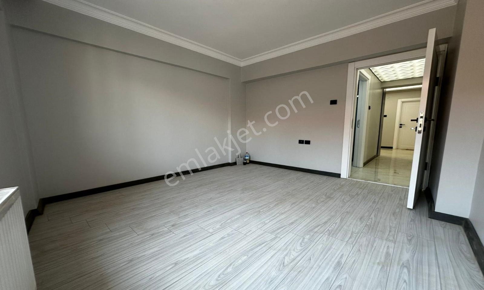 Osmangazi Caddesi Yakını Katta Ön Cephe Yapılı 3+1 - Görsel 22