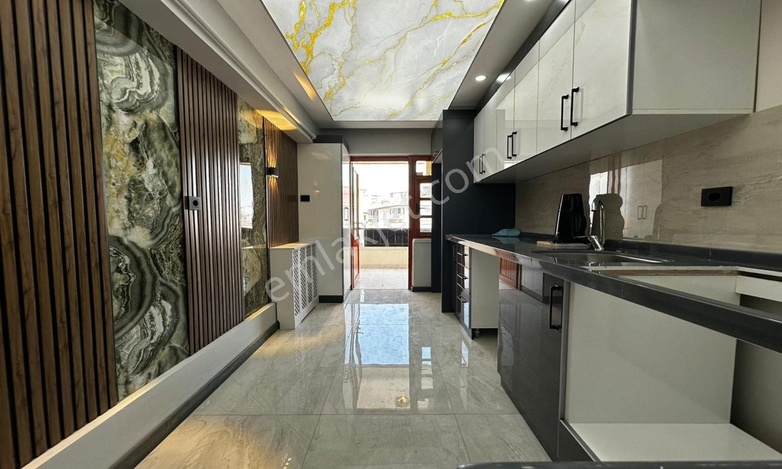 Osmangazi Caddesi Yakını Katta Ön Cephe Yapılı 3+1