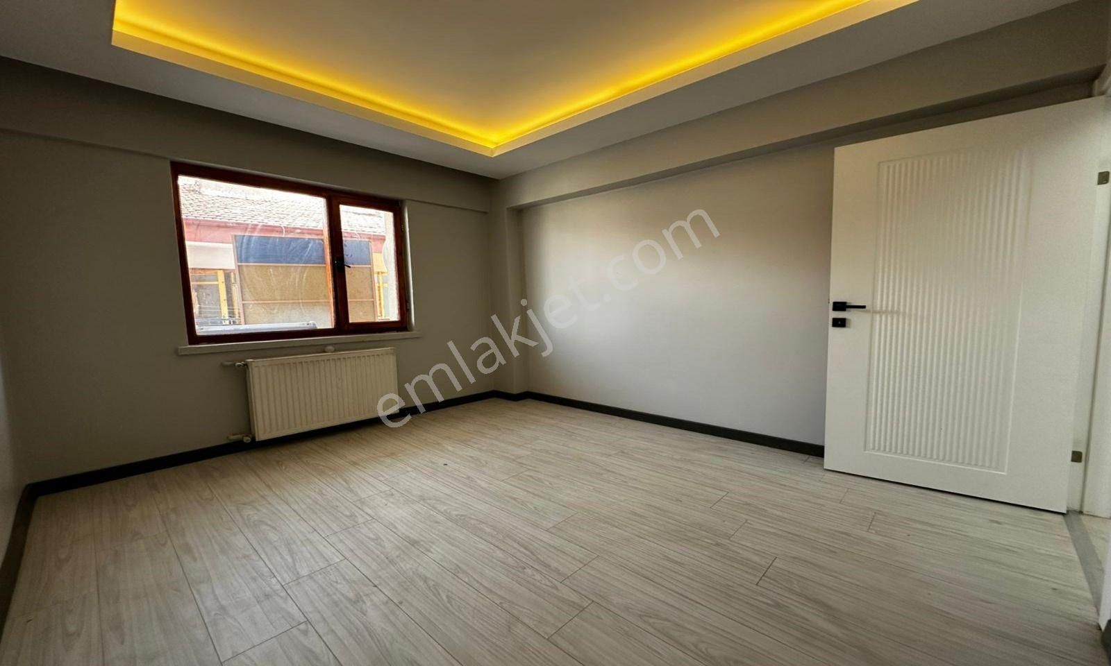 Osmangazi Caddesi Yakını Katta Ön Cephe Yapılı 3+1 - Görsel 10