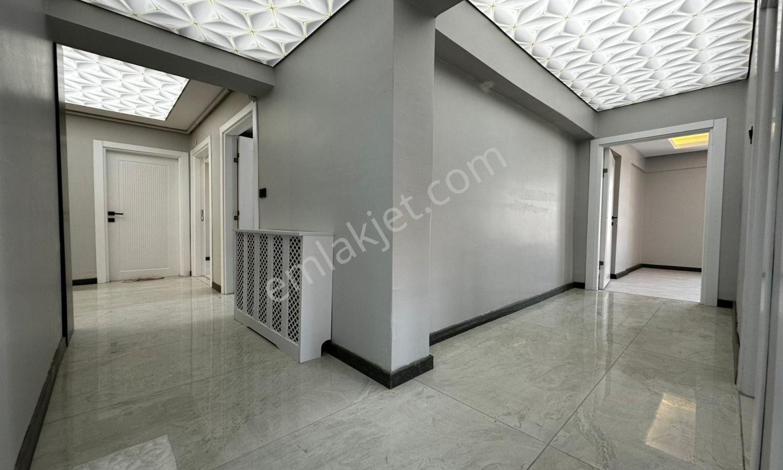 Osmangazi Caddesi Yakını Katta Ön Cephe Yapılı 3+1 - Görsel 18