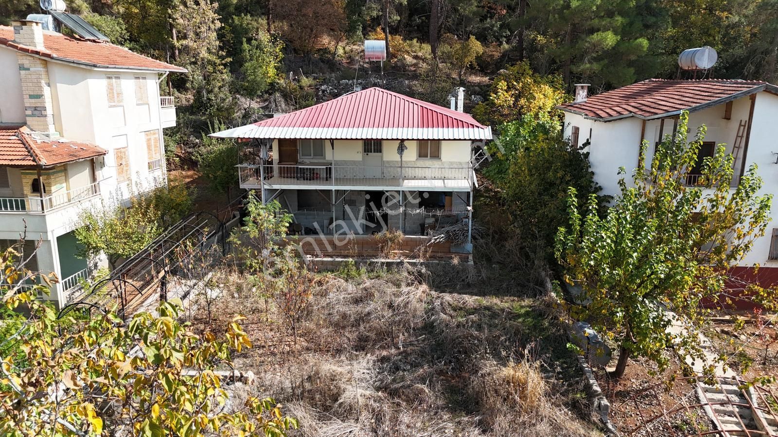 Toroslar Borcak'ta Satılık Müstakil Ev Ve Geniş Arsa