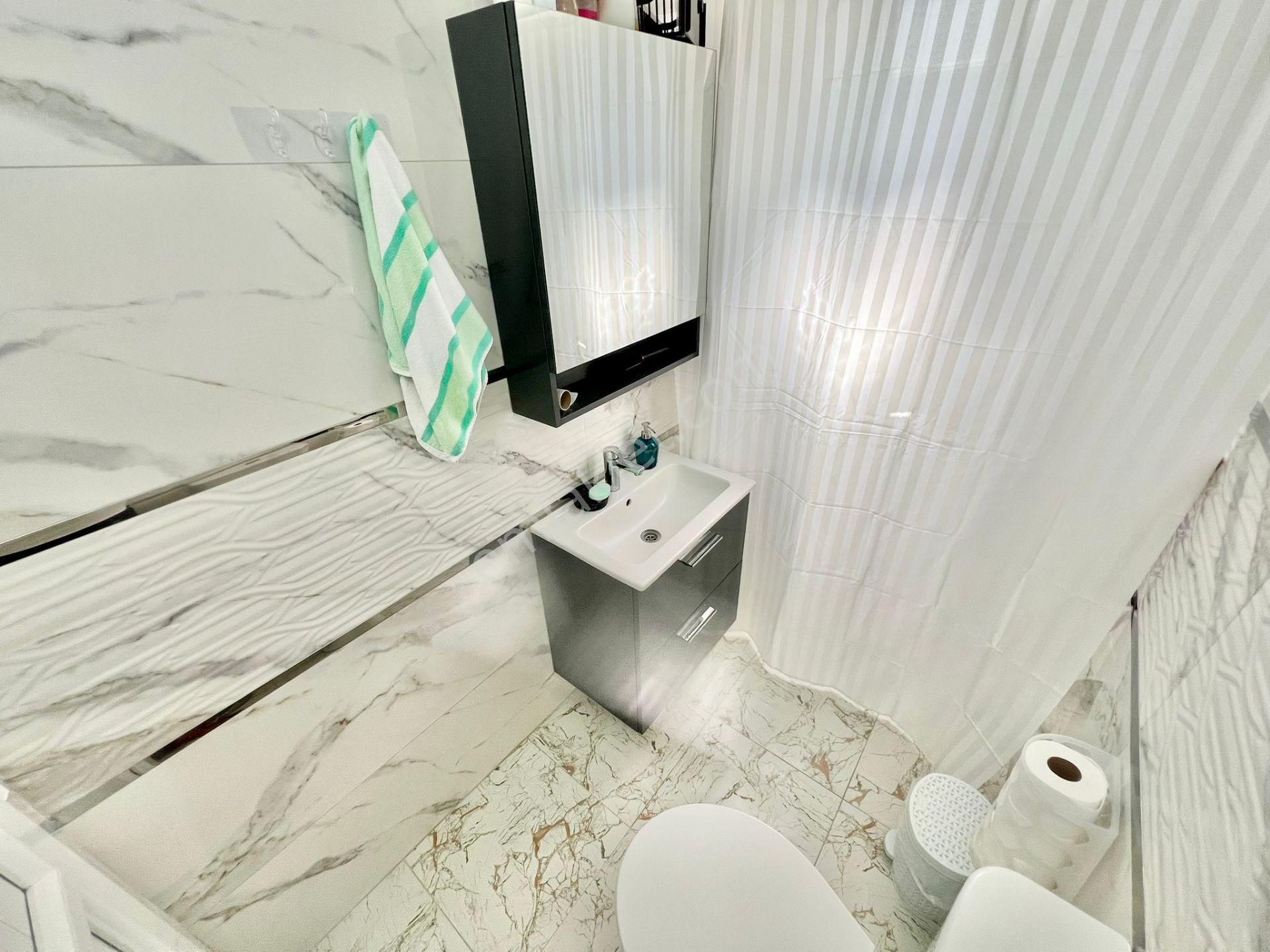 ꧁akçay Ay Emlak'tan꧂burhaniye'de Kendine Ait Havuzlu Geniş Bahçeli Satılık 3+1 Müstakil Villa - Görsel 25