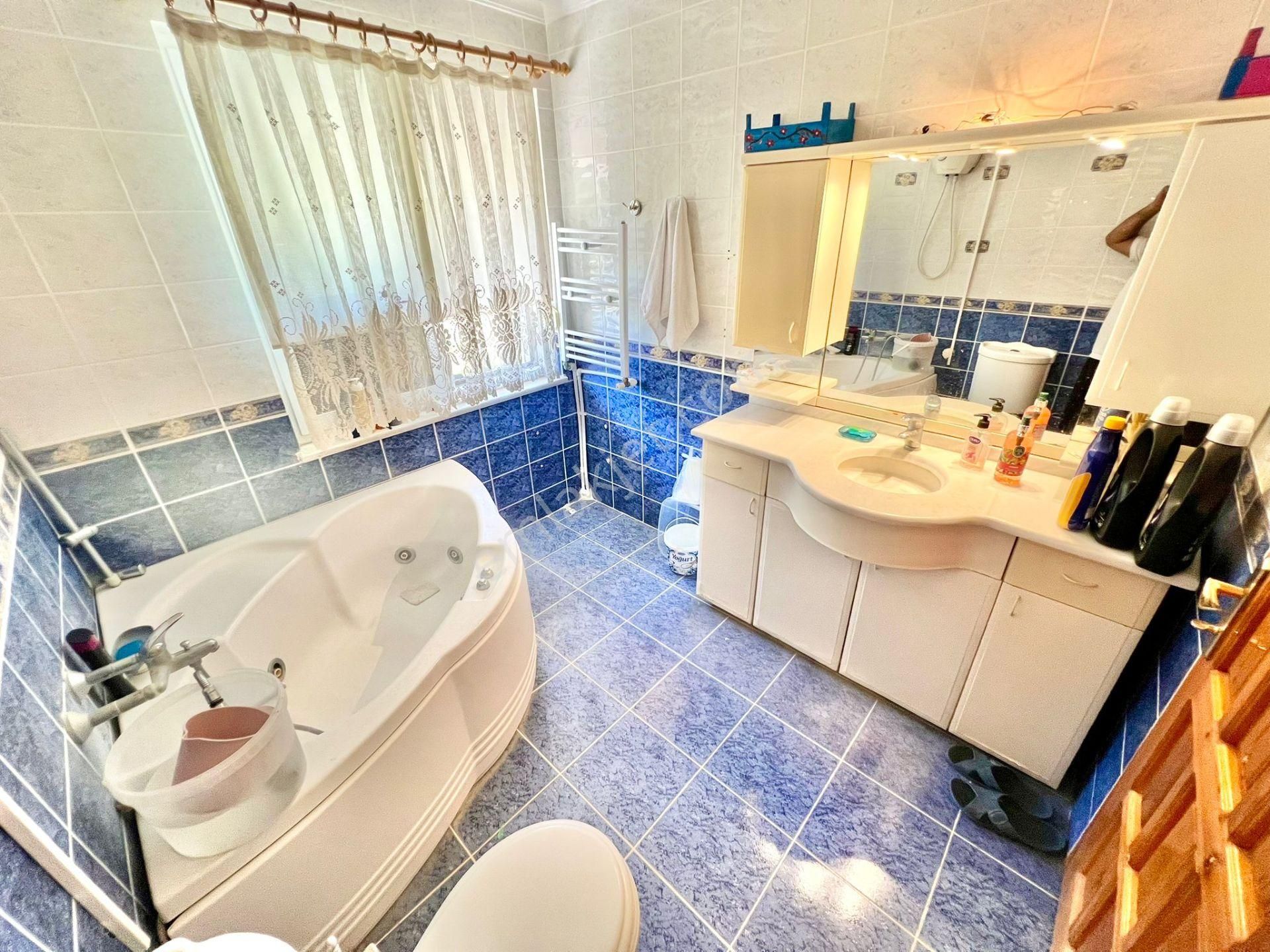 ꧁akçay Ay Emlak'tan꧂burhaniye'de Kendine Ait Havuzlu Geniş Bahçeli Satılık 3+1 Müstakil Villa - Görsel 12