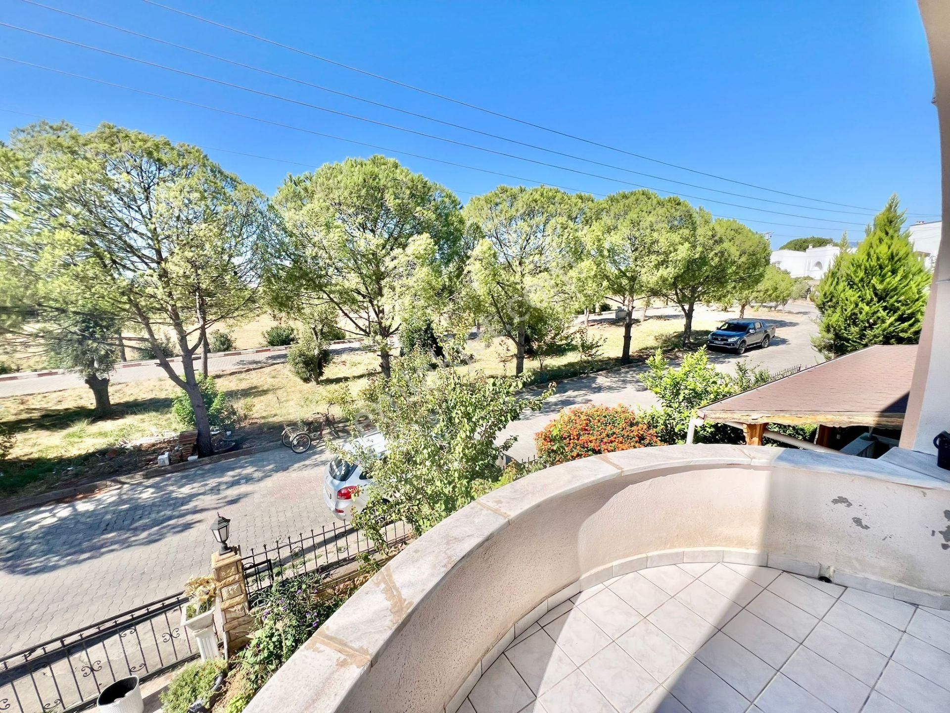 ꧁akçay Ay Emlak'tan꧂burhaniye'de Kendine Ait Havuzlu Geniş Bahçeli Satılık 3+1 Müstakil Villa - Görsel 22