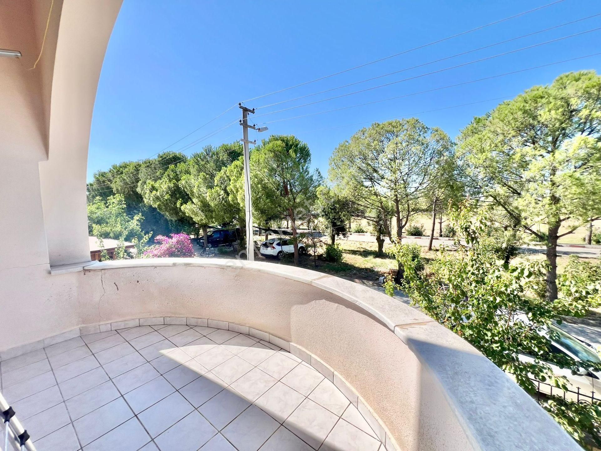 ꧁akçay Ay Emlak'tan꧂burhaniye'de Kendine Ait Havuzlu Geniş Bahçeli Satılık 3+1 Müstakil Villa - Görsel 16