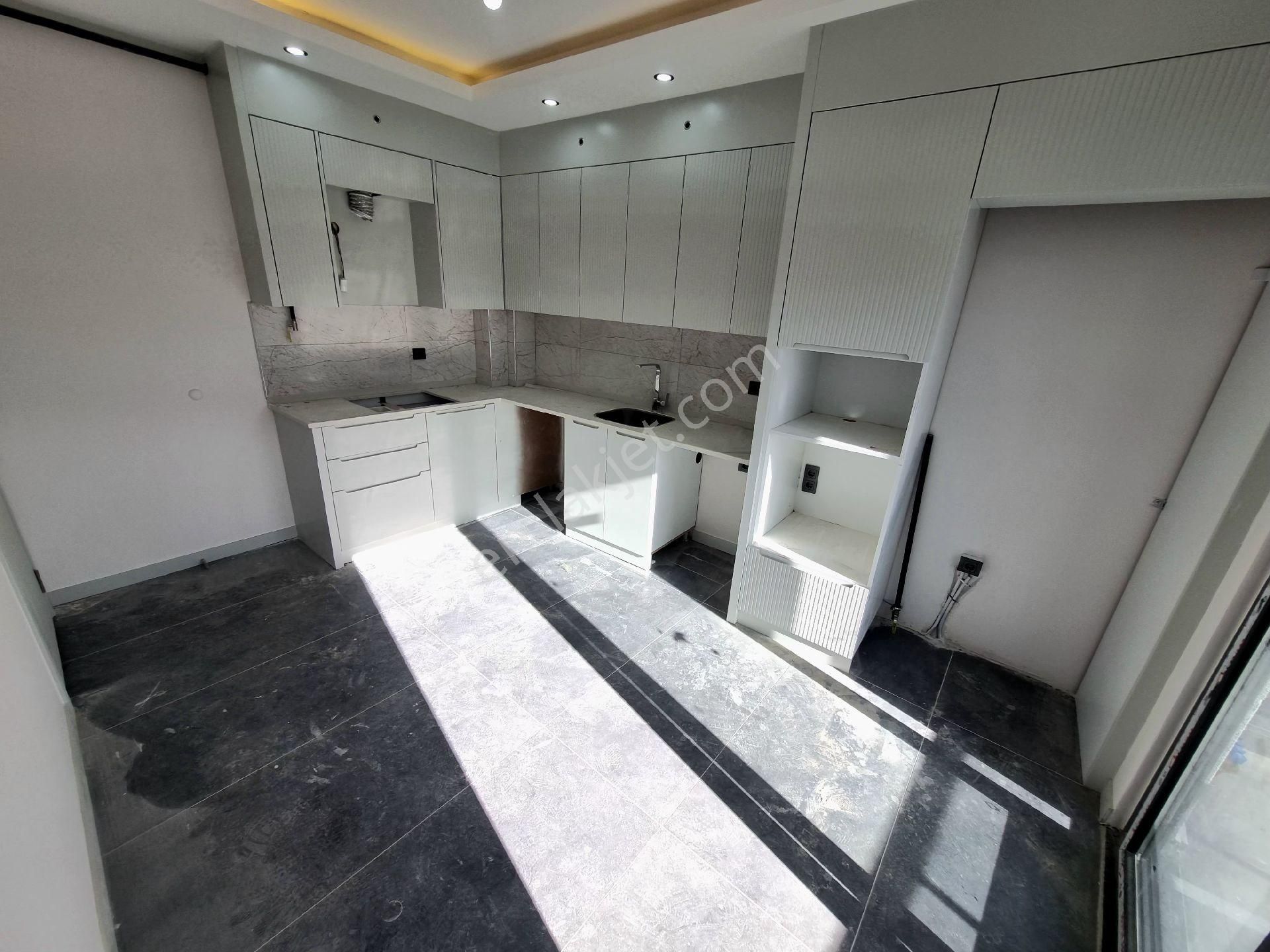 Karahasanlı'da Şehir Hastanesi Yakını 110m² 2+1 Asansörlü Arakat Satılık Daireler