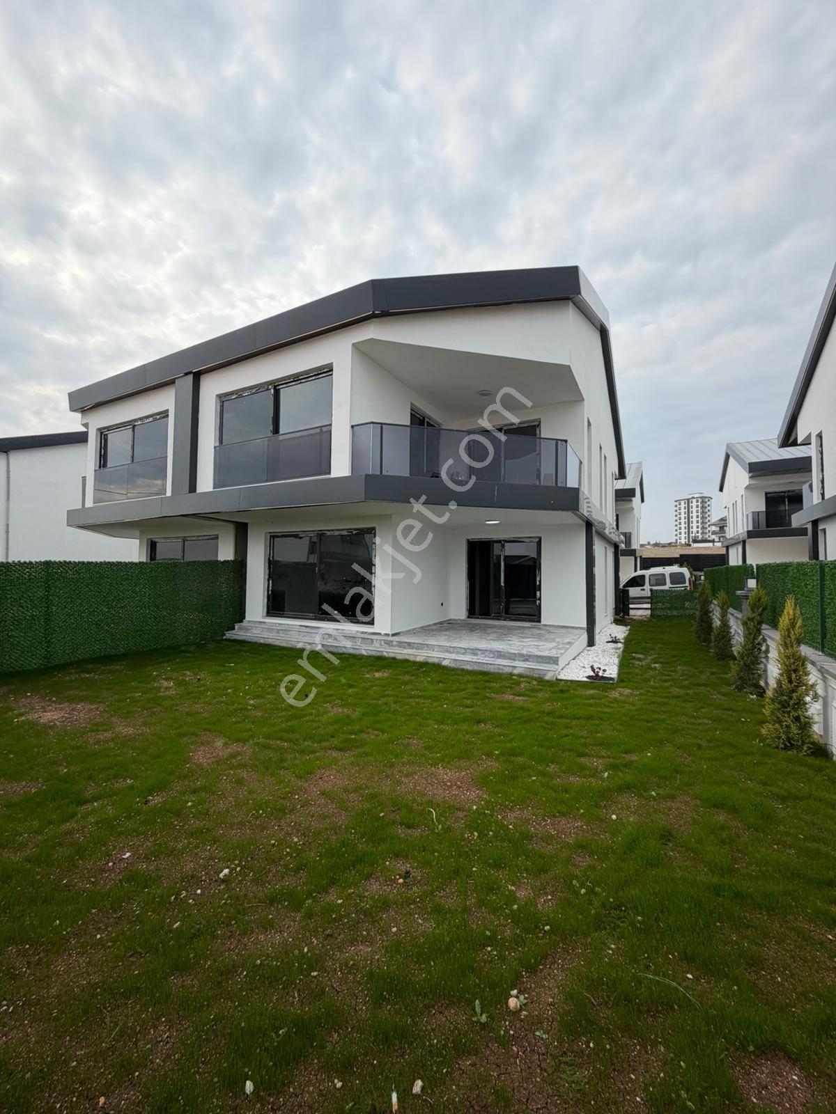 Çınarlıda 5+1 Yerden Isıtmalı Dubleks Bahçeli Satılık Lüks Villa - Görsel 32