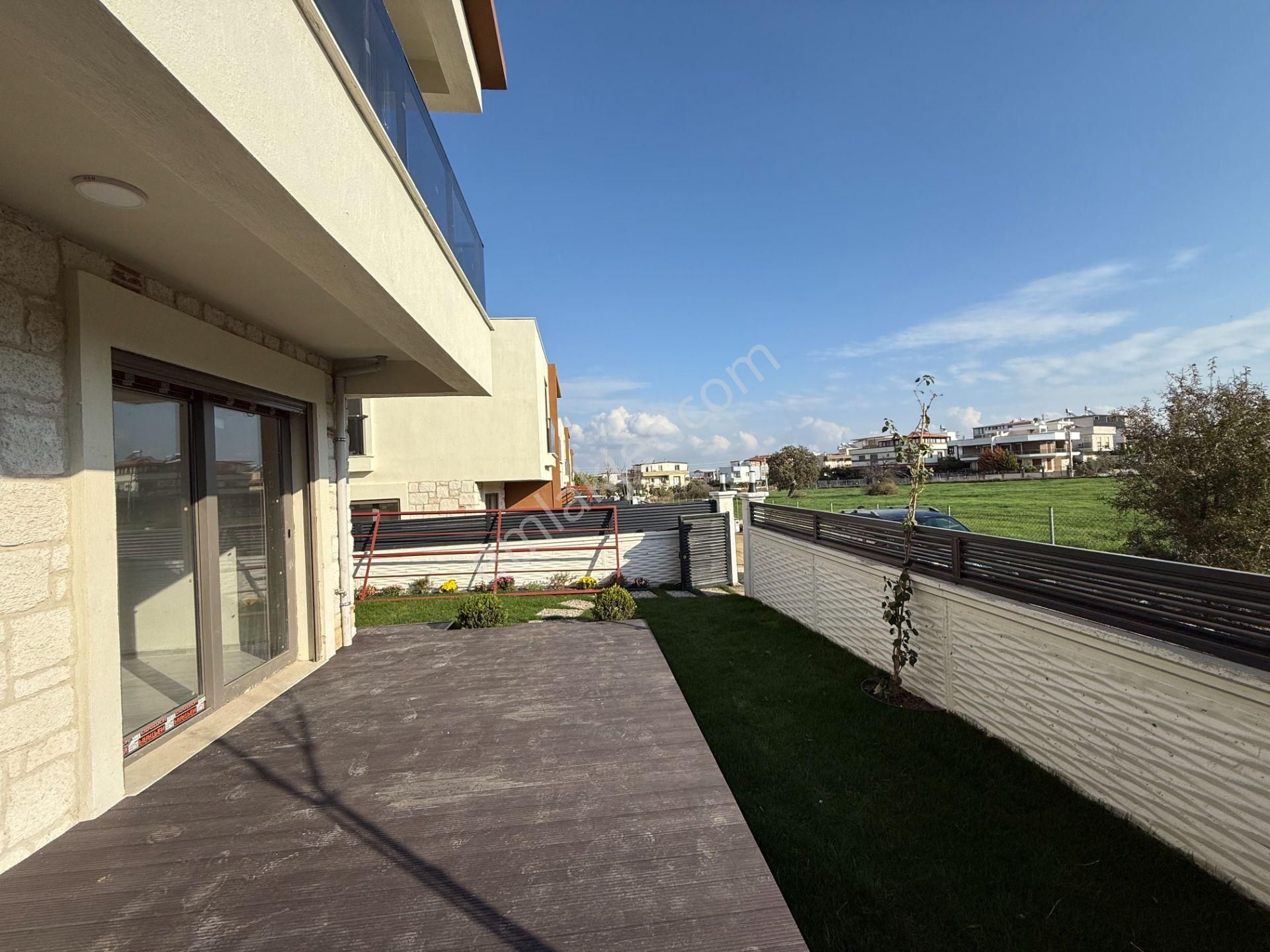 Seferihisar Tepecik’te Butik Site İçerisinde, Peyzajı Hazır Satılık 3+1 Villa - Görsel 2