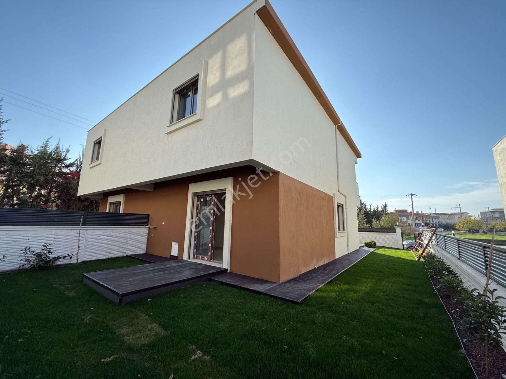 Seferihisar Tepecik’te Butik Site İçerisinde, Peyzajı Hazır Satılık 3+1 Villa - Görsel 5