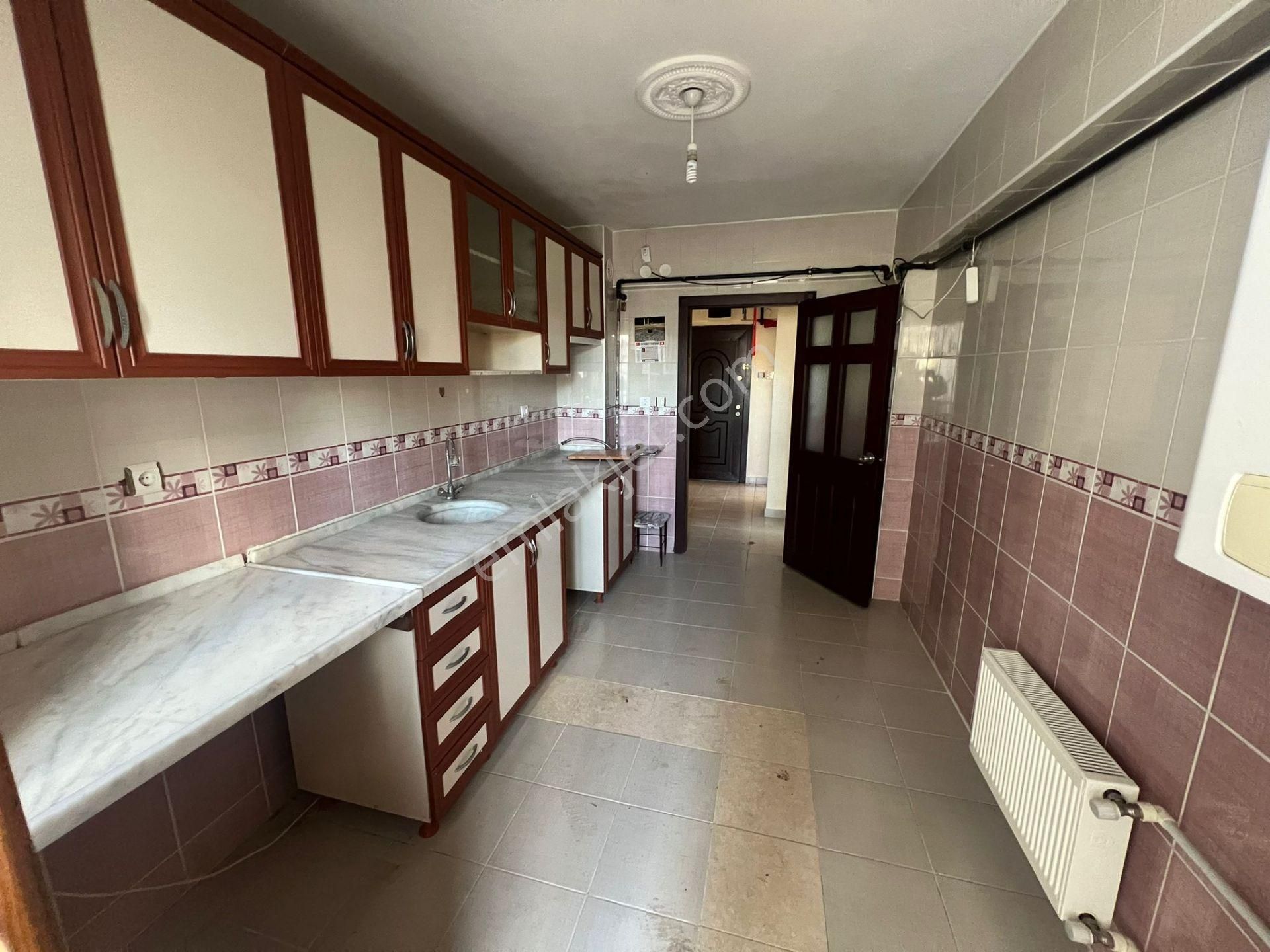 Kanuni Mahallesinde Yapılı Katta Asansörlü Çift Balkonlu - Görsel 2