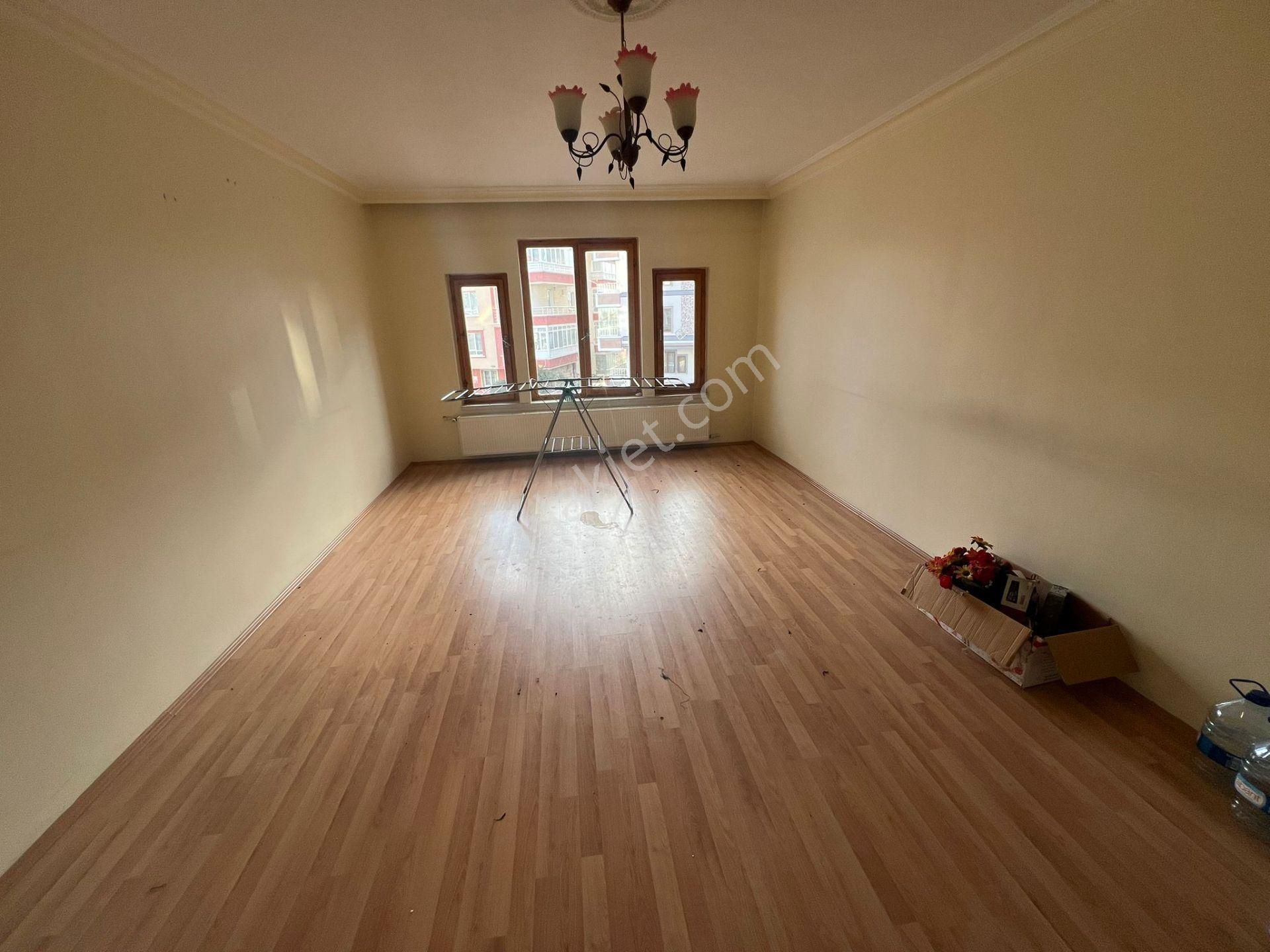 Kanuni Mahallesinde Yapılı Katta Asansörlü Çift Balkonlu - Görsel 5