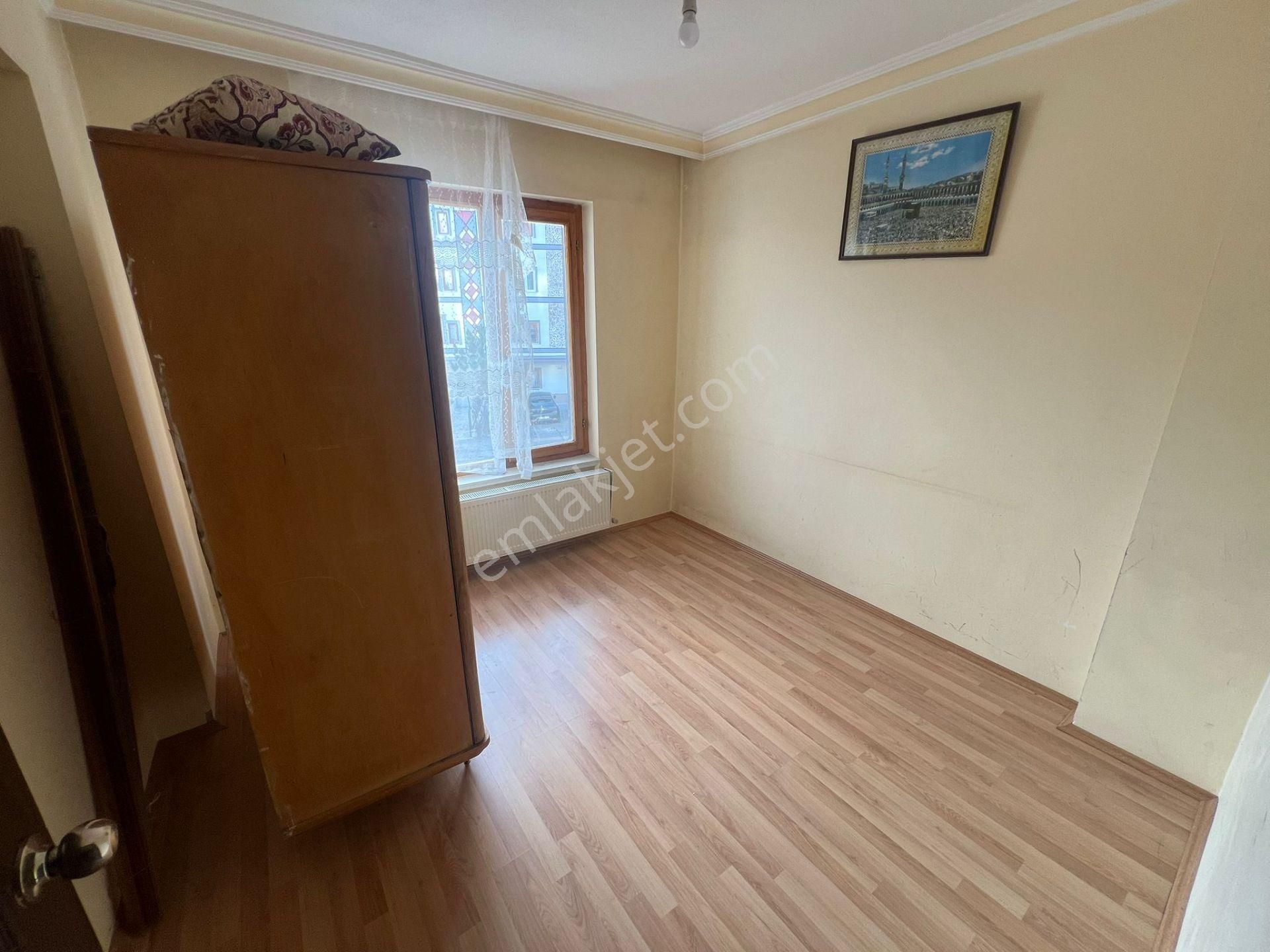 Kanuni Mahallesinde Yapılı Katta Asansörlü Çift Balkonlu - Görsel 3