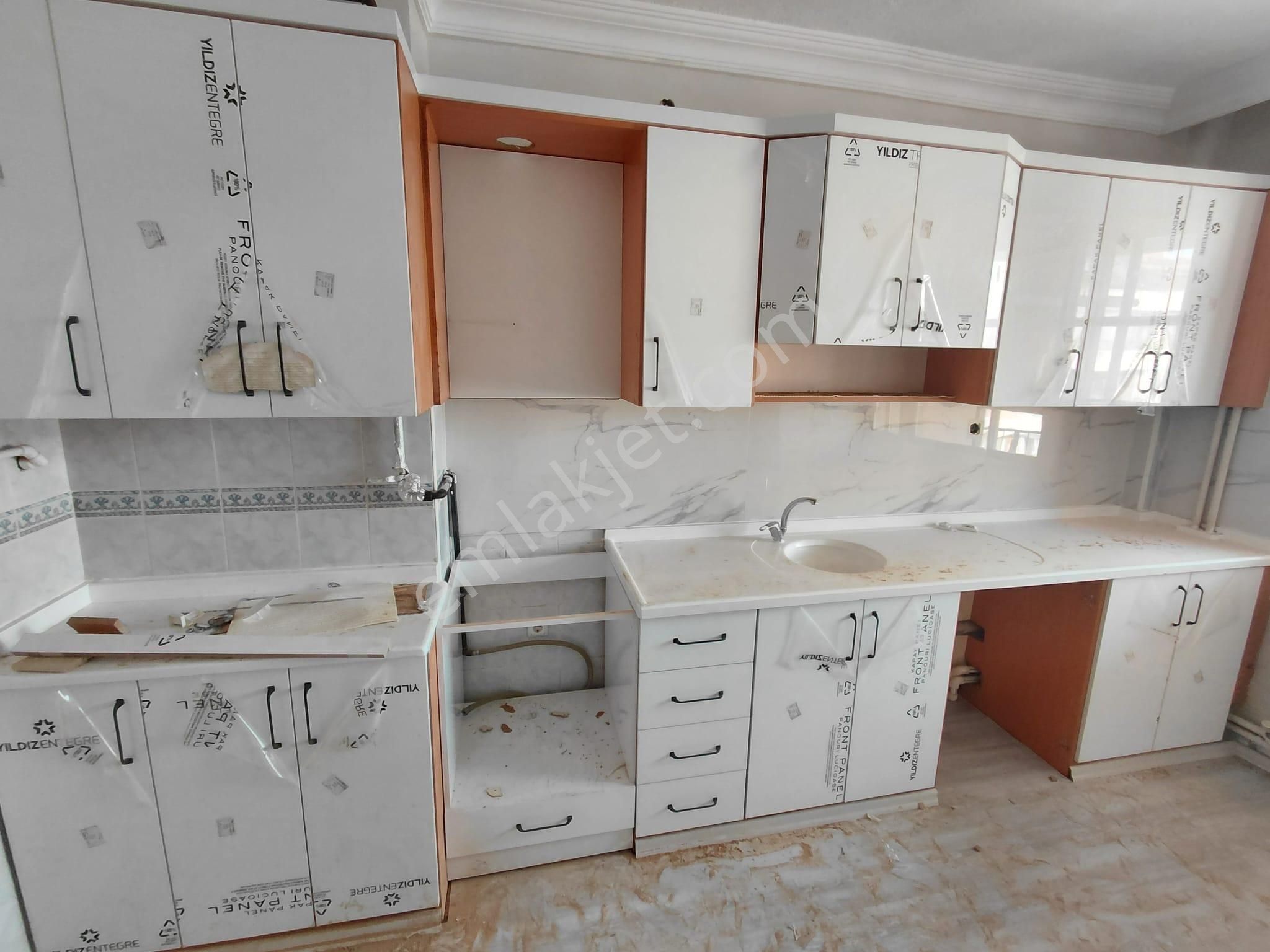 Emrah Çiftci'den Selçuklu Yazır Mah.beyhekim Cad.yanı Kiralık 3+1 Arakat Kombili Daire - Görsel 4