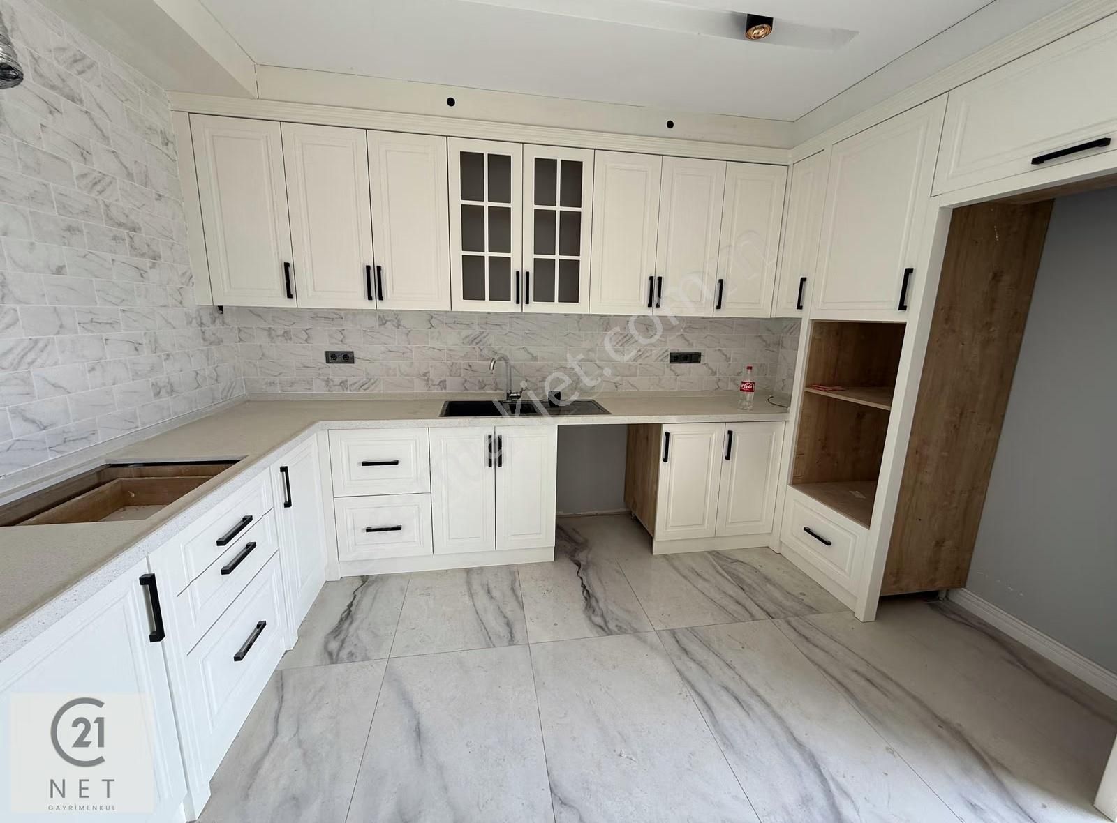 Century 21 Net'ten Çakmak'ta Lüks Site İçi 3+1 Kiralık Daire