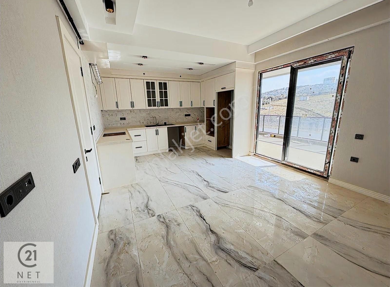 Century 21 Net'ten Çakmak'ta Lüks Site İçi 3+1 Kiralık Daire - Görsel 2